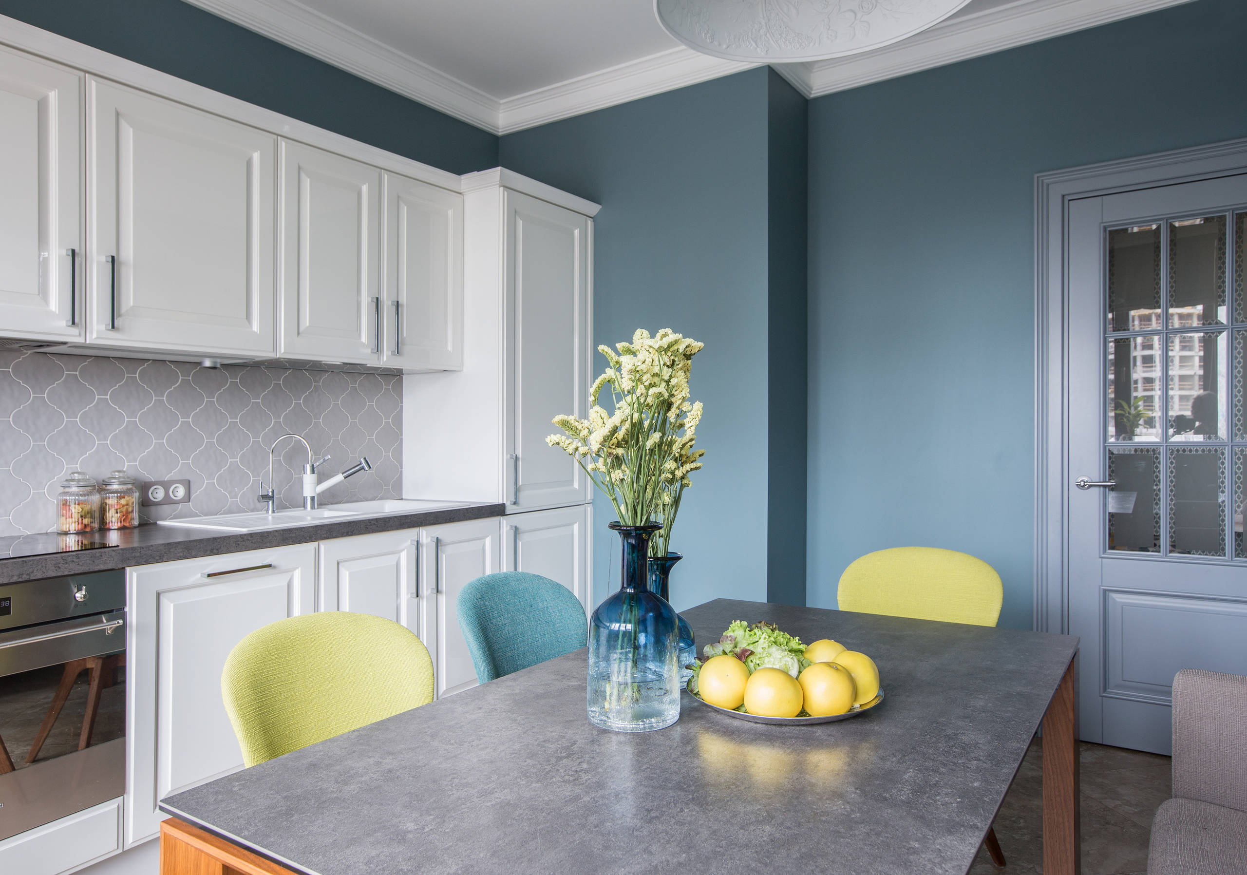 Как правильно: Обыграть вентиляционный короб на кухне