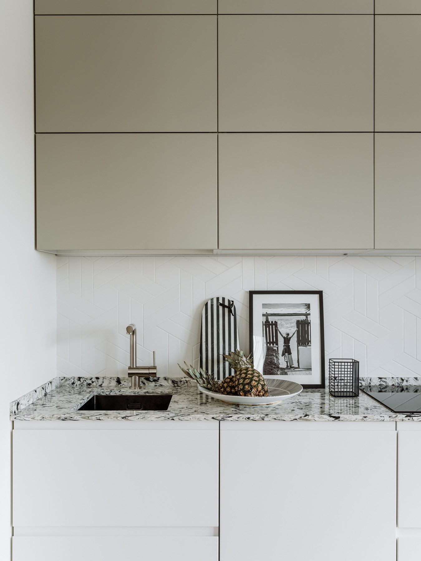 Как правильно: Делать стык столешницы и фартука