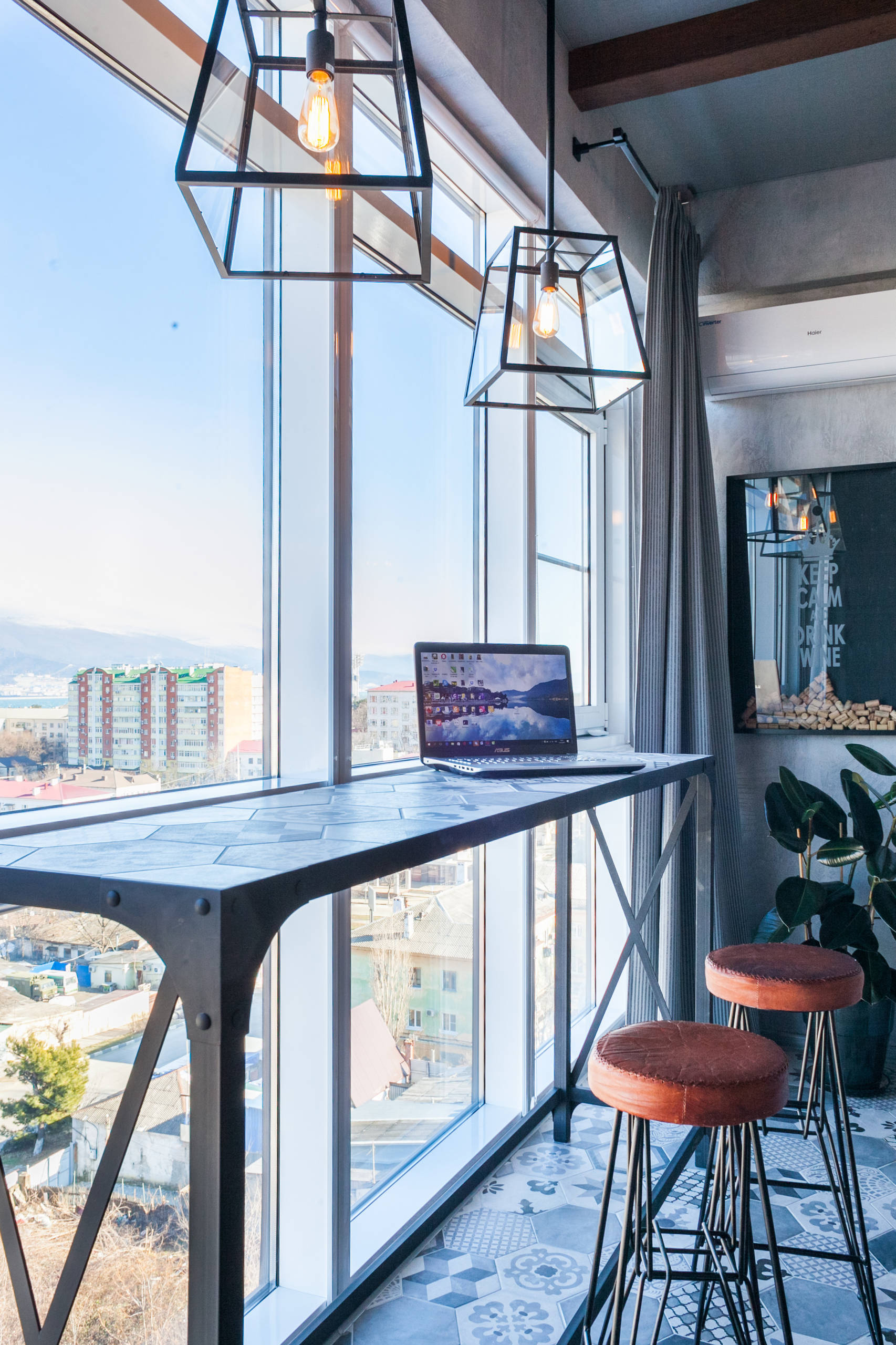 Хороший вопрос: Какие окна лучше ставить в квартиру, какие в дом