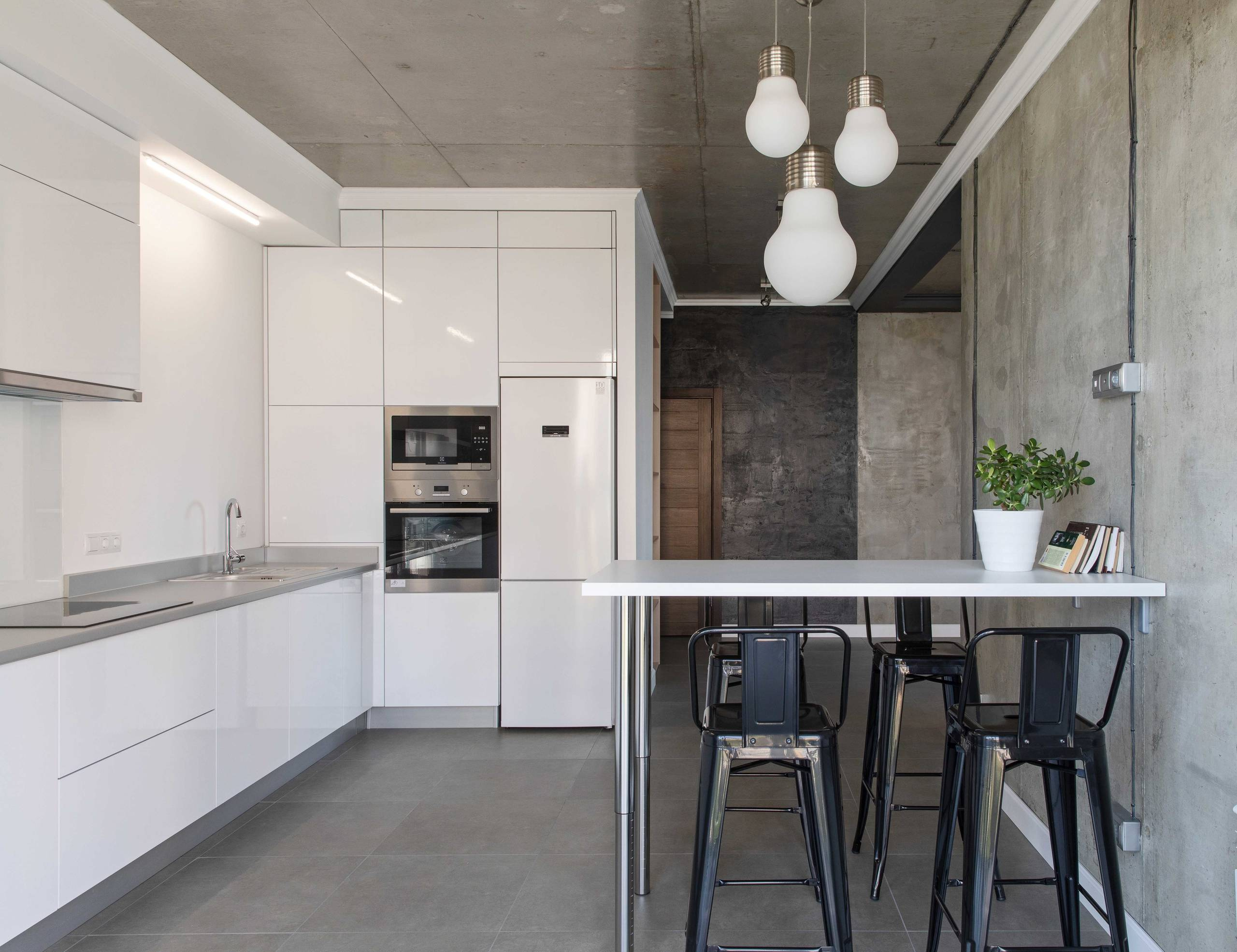 Дизайн-дебаты: Зачем встраивать мебель под потолок