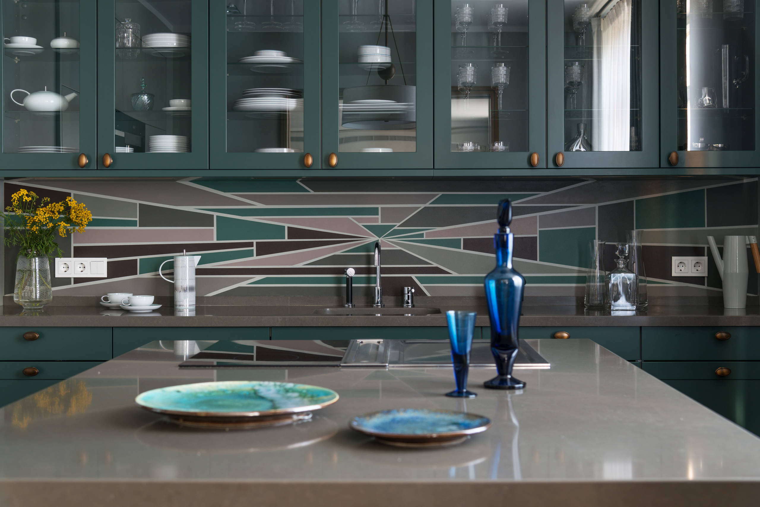 Просто фото: Необычные фартуки на кухне — 24 варианта