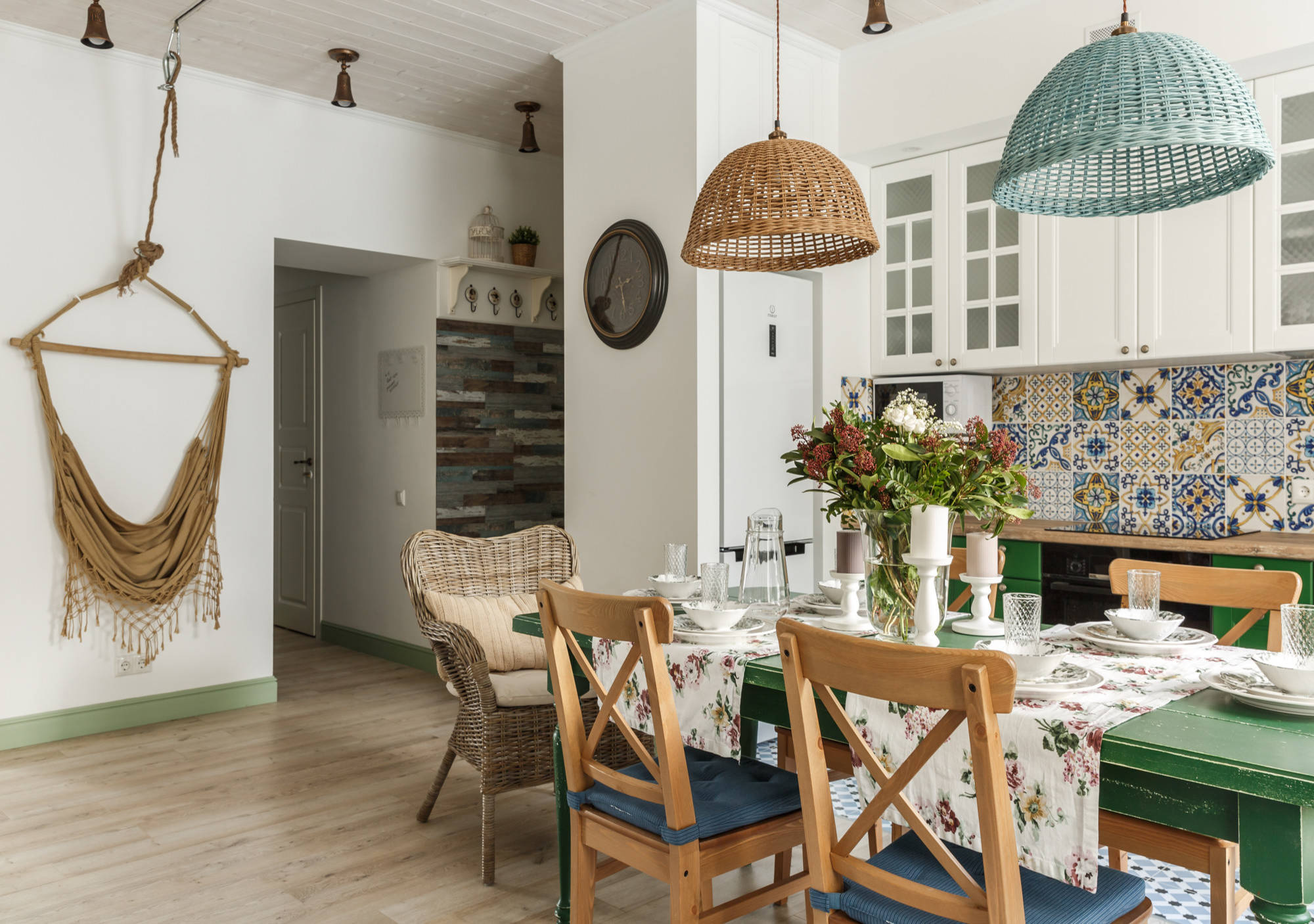 Houzz тур: Квартира с «дачным» настроением и гамаком