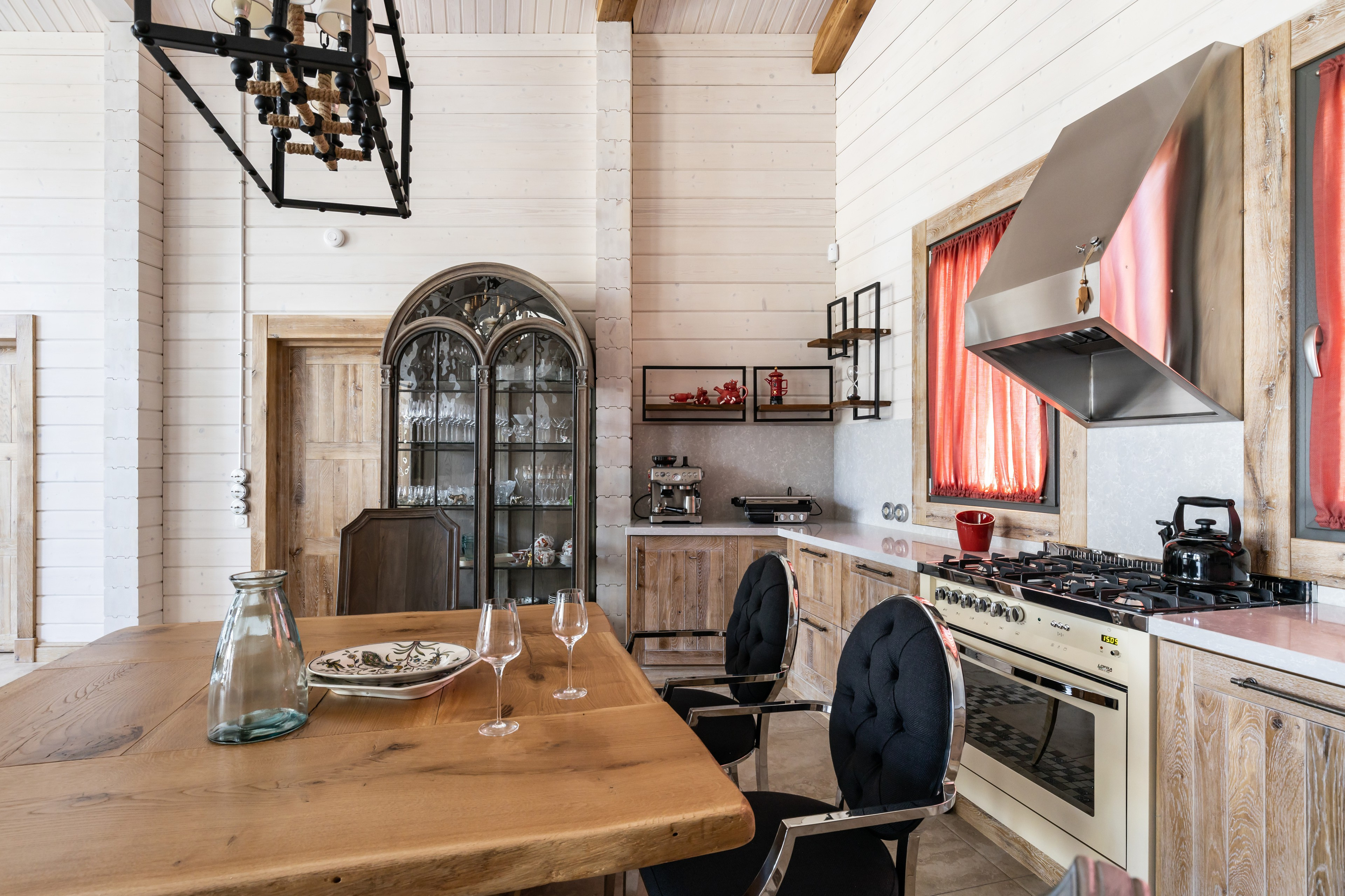 Кухня недели: В гостевом доме в форме трапеции