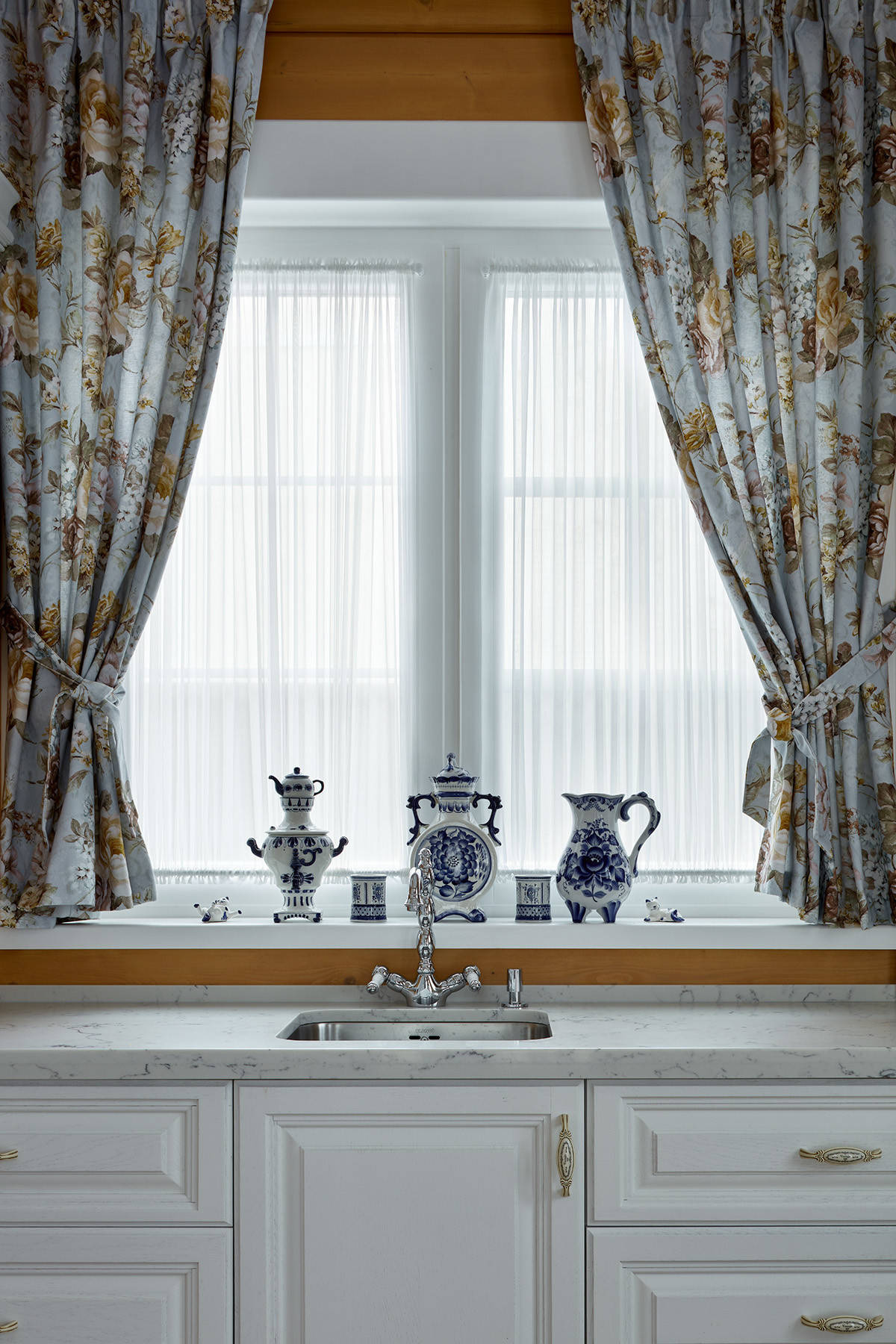 Houzz тур: Атмосфера русской усадьбы в типовом доме из бруса