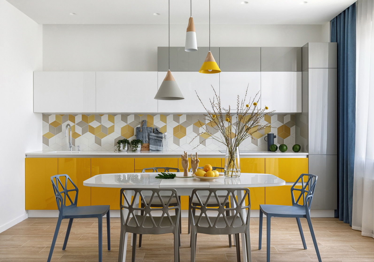 Houzz тур: Колор-блокинг для молодой семьи