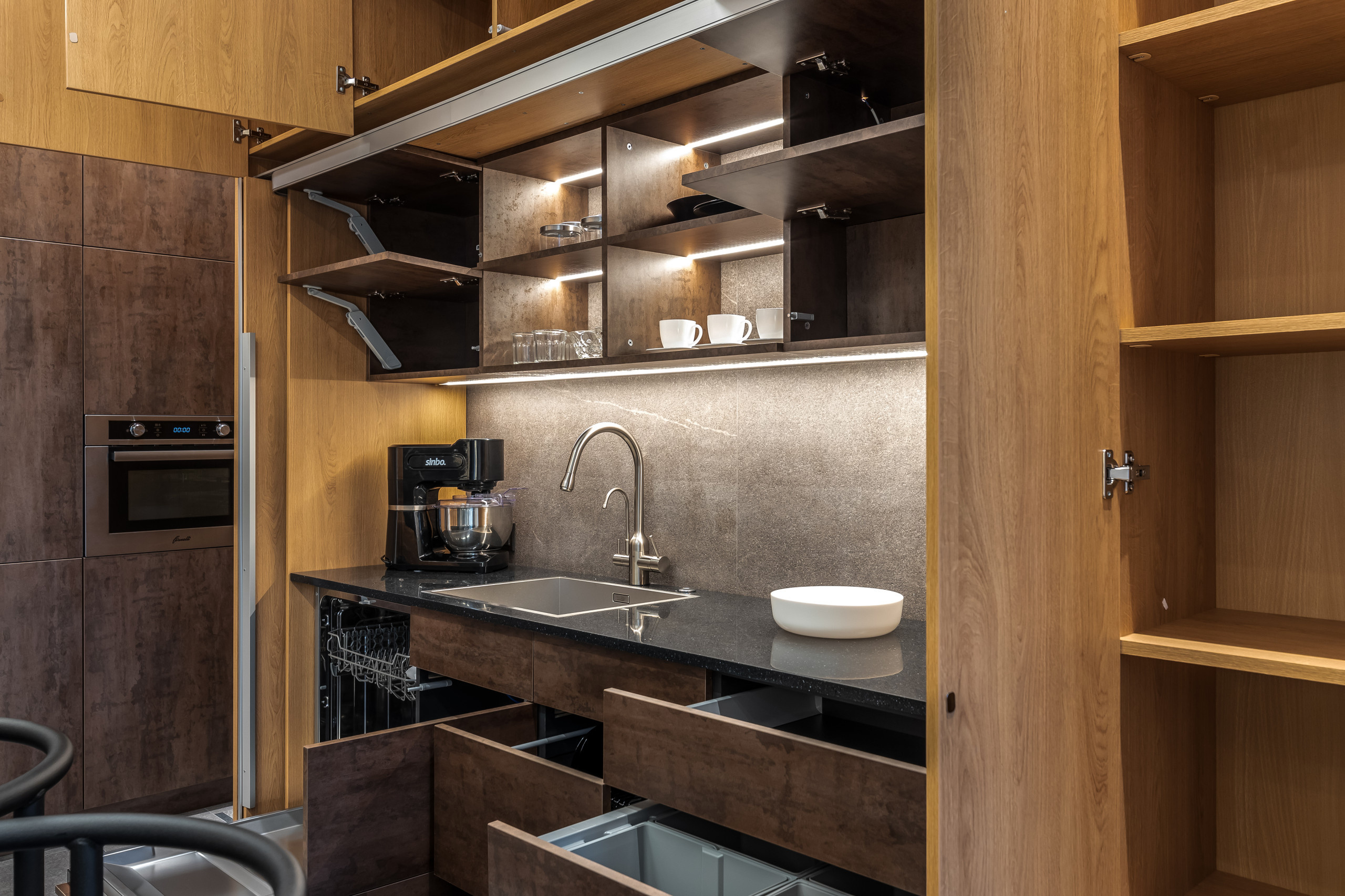 Вопрос: Стоит ли платить за дорогую кухонную фурнитуру