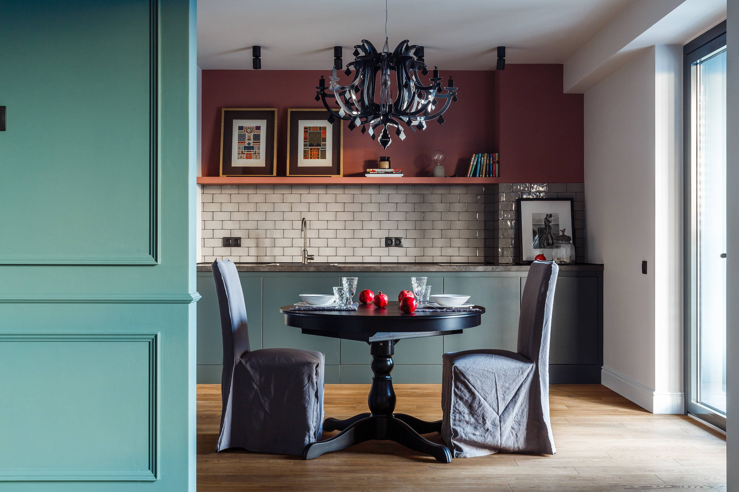 Как правильно: Обыграть вентиляционный короб на кухне