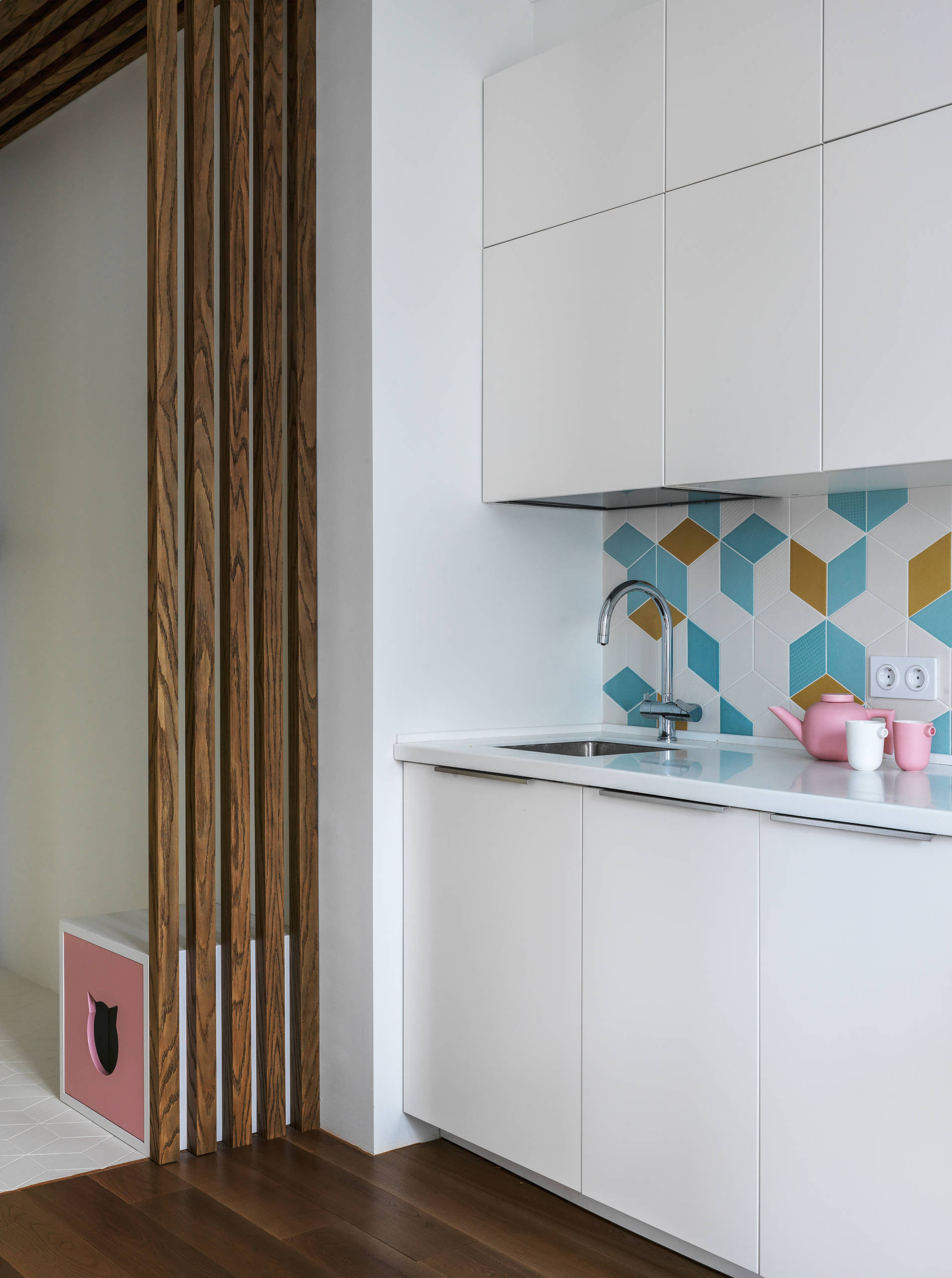 Фотоохота: 21 пример, когда кошки дизайну не помеха