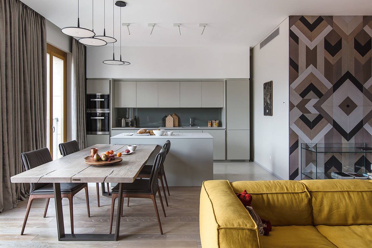 Houzz тур: Квартира с камином и деревянным панно ручной работы