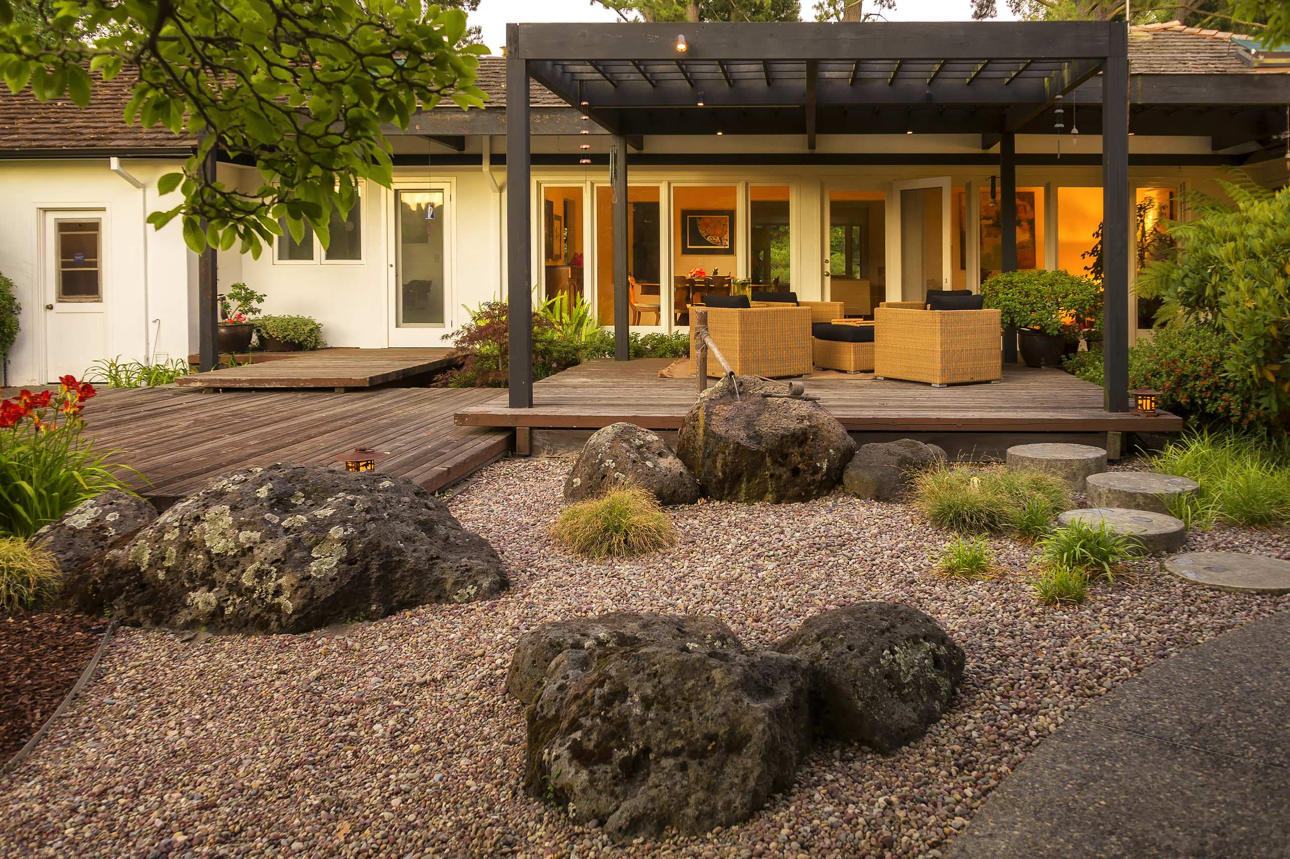 Японский сад: Только смотреть, руками не трогать