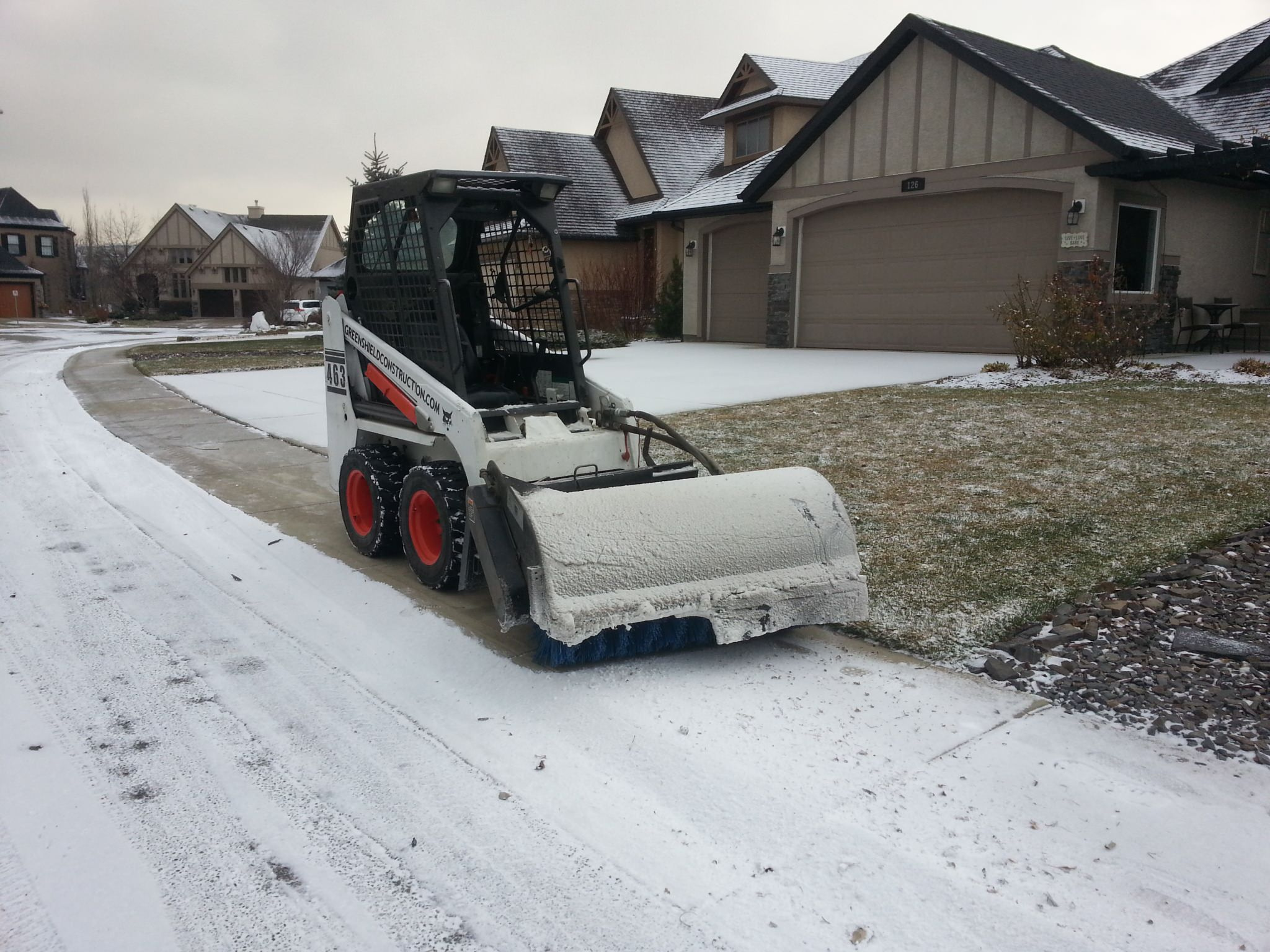 Как правильно: Решить проблему снега на участке