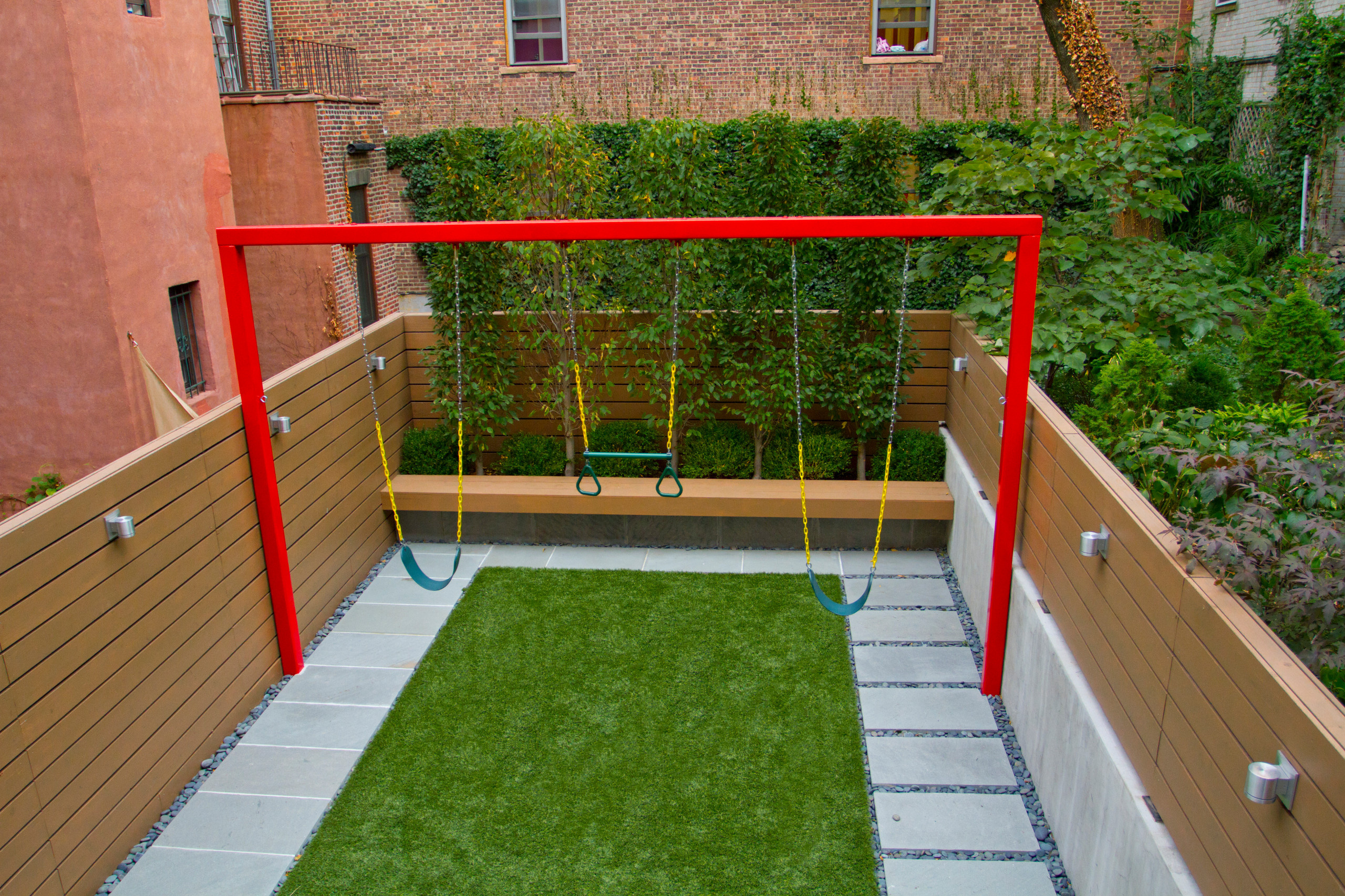 Как правильно: Обустроить узкие места на маленьком участке