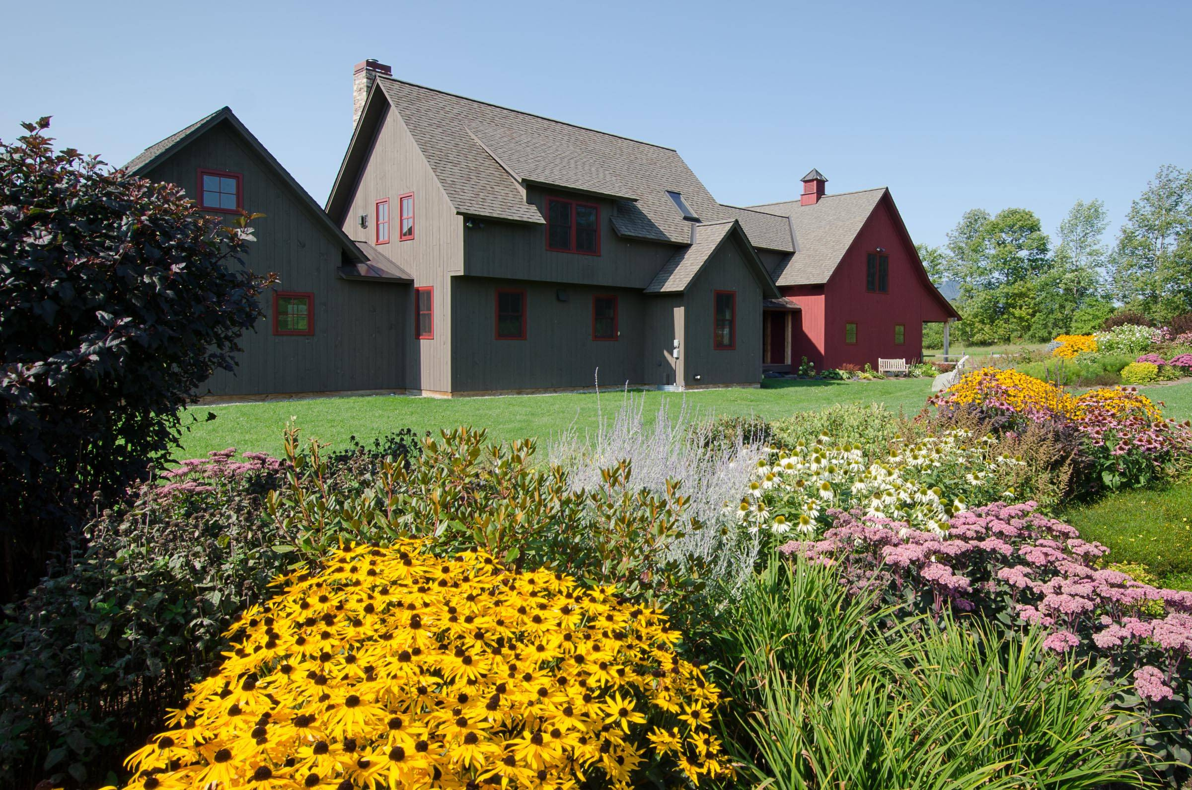 Вопрос: В какой цвет покрасить дом