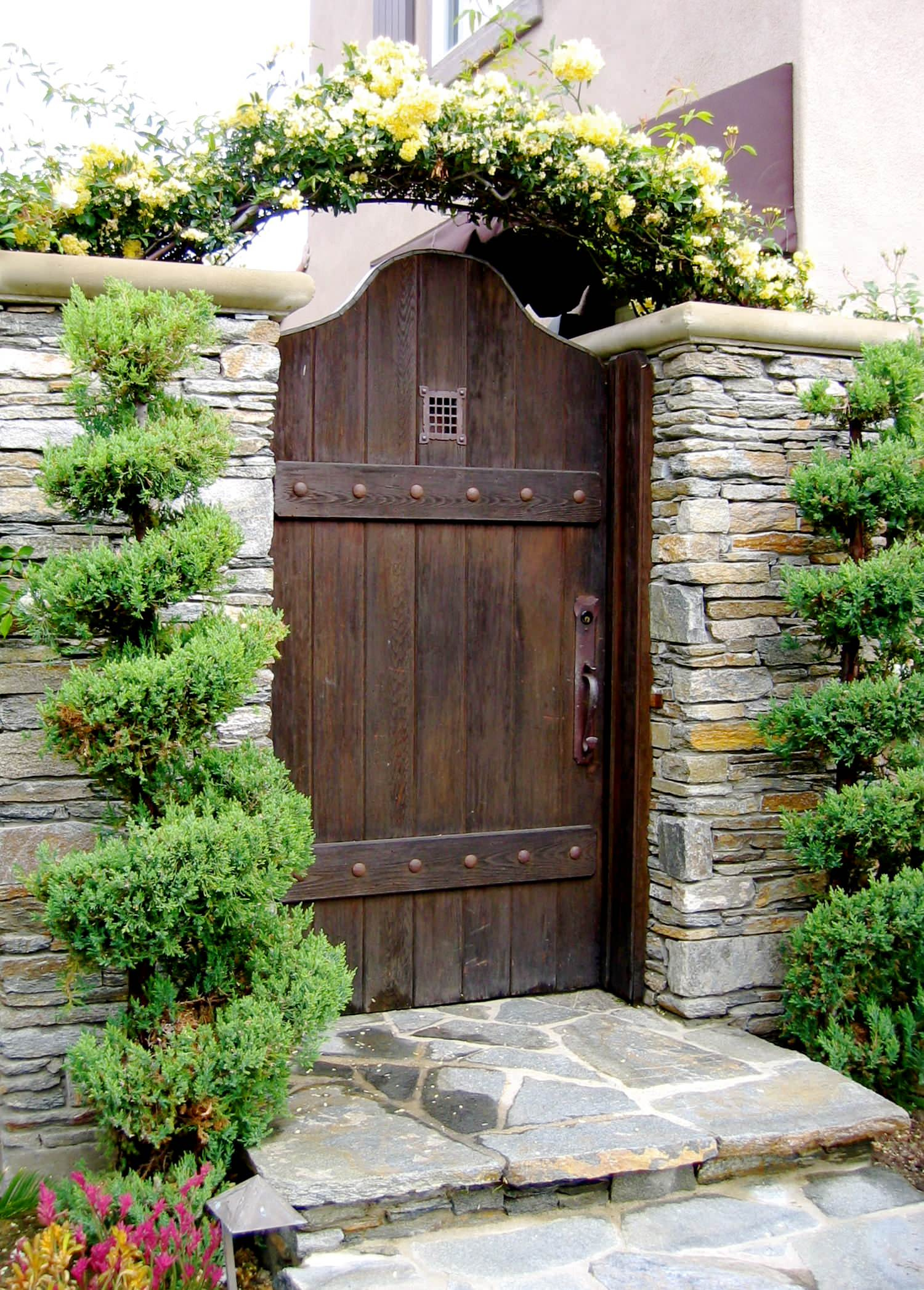 Фотоохота: 91 идея декора для калитки