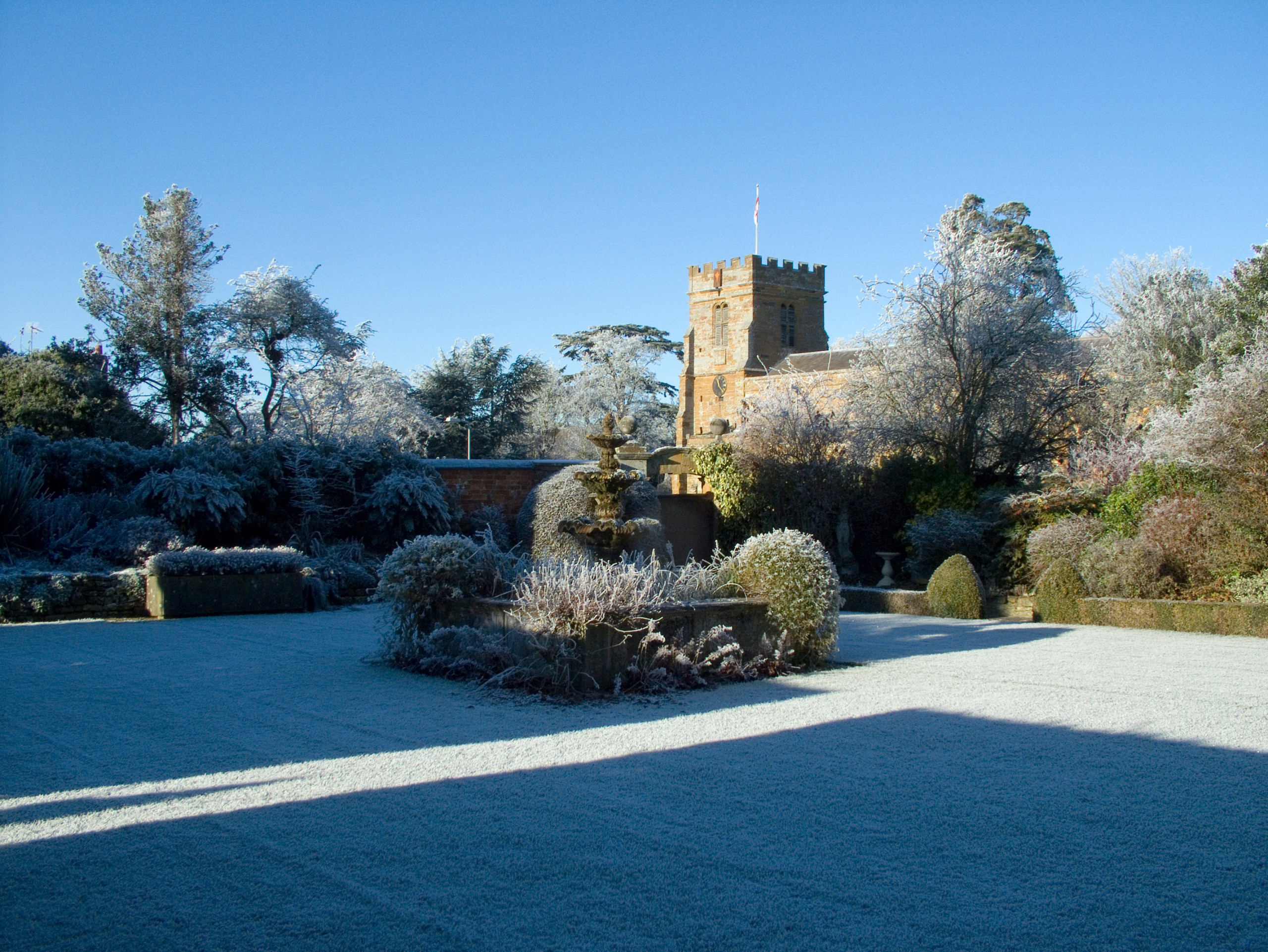 Как правильно: Решить проблему снега на участке