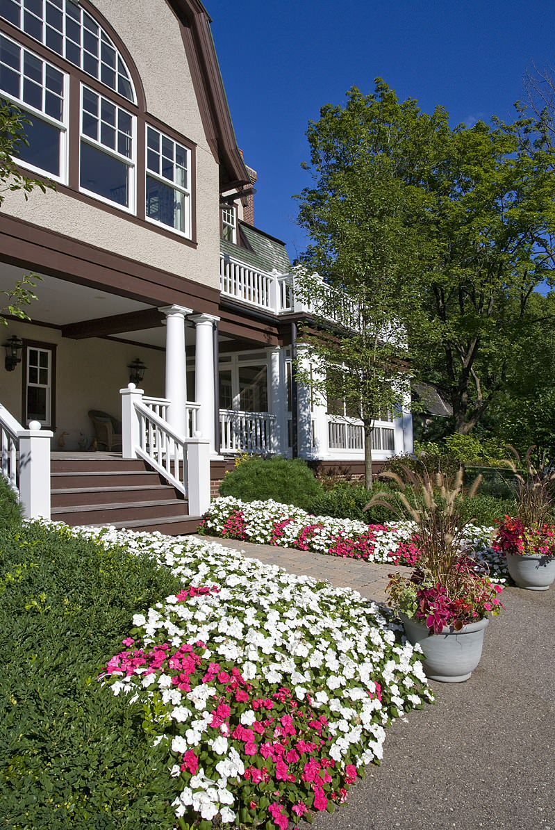 Как правильно: Спланировать цветник на садовом участке