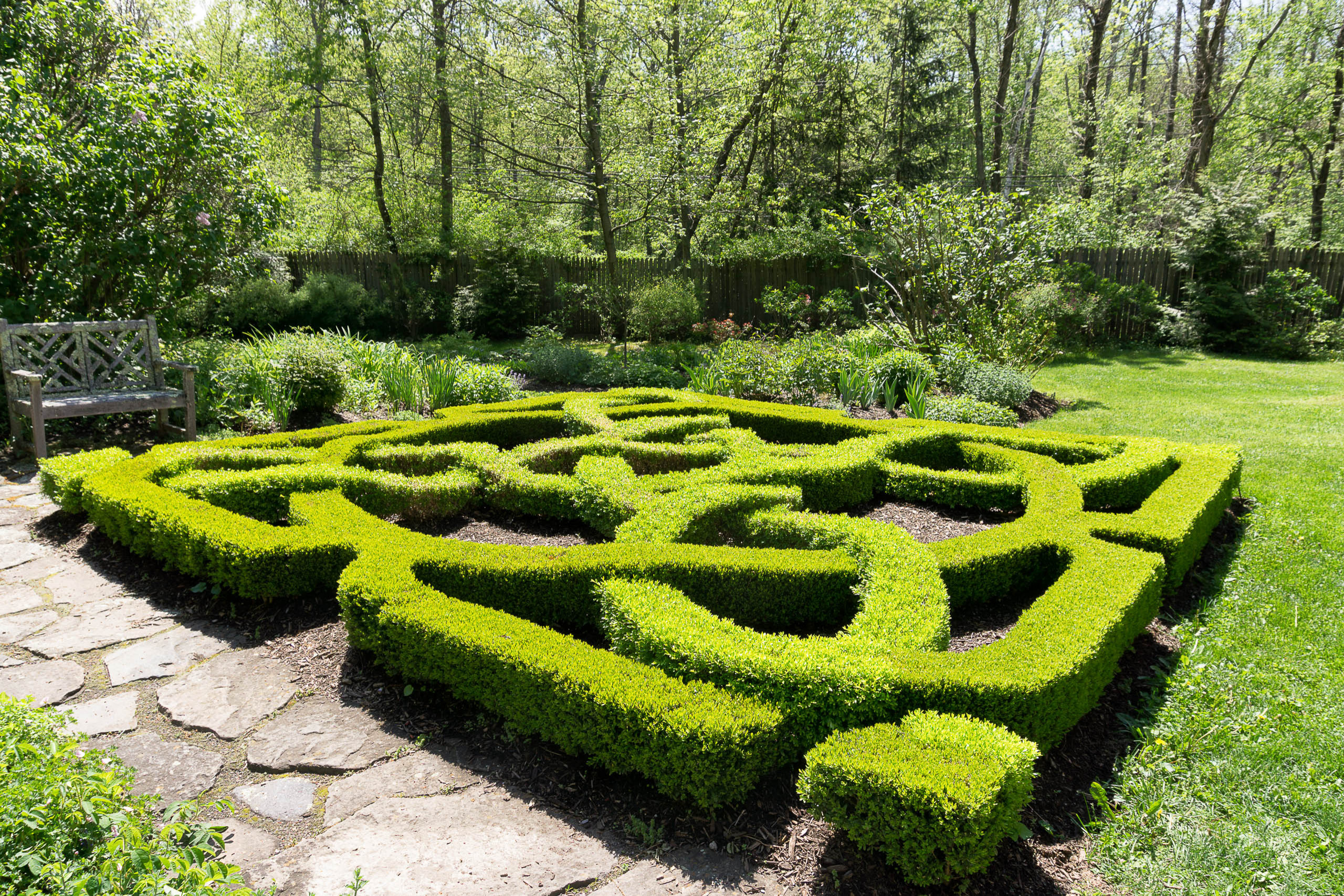 Просто фото: Стриженые кусты в регулярном саду