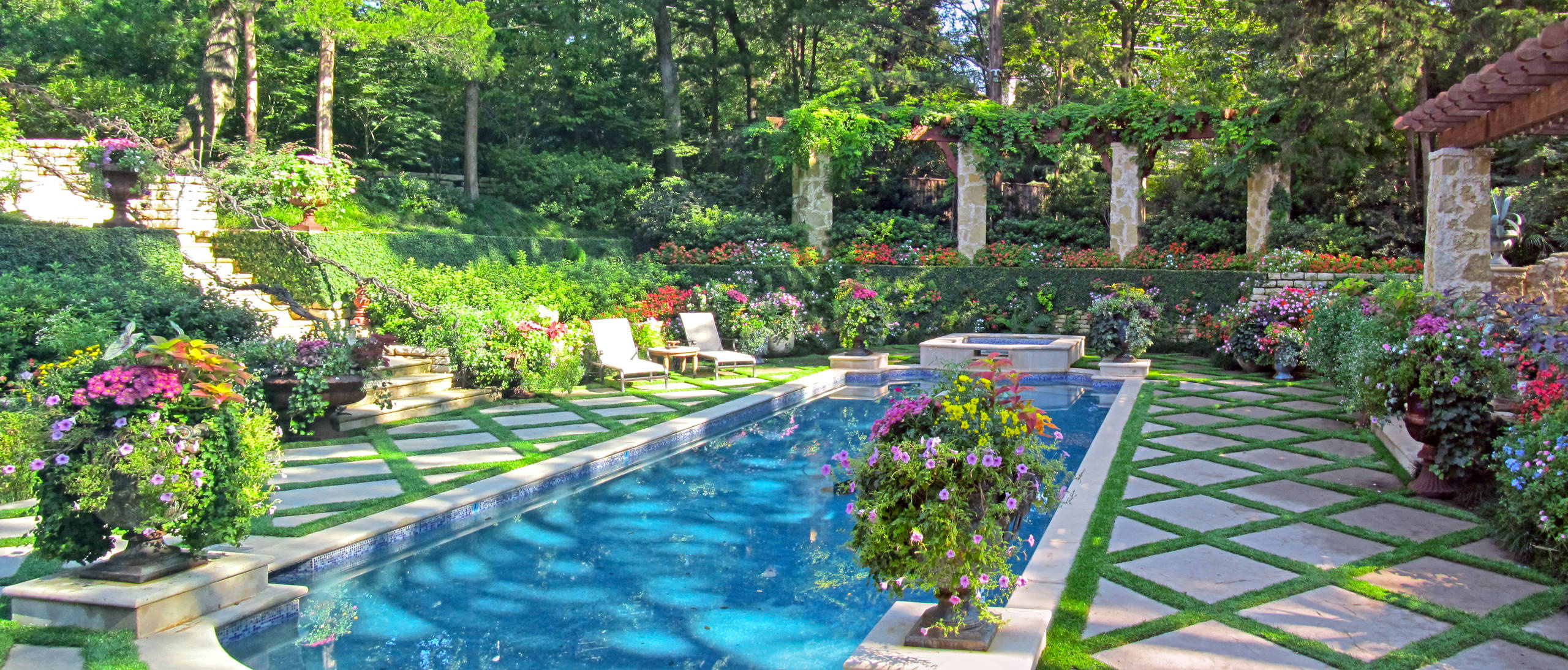 Личный пляж: Как оформить зону возле бассейна