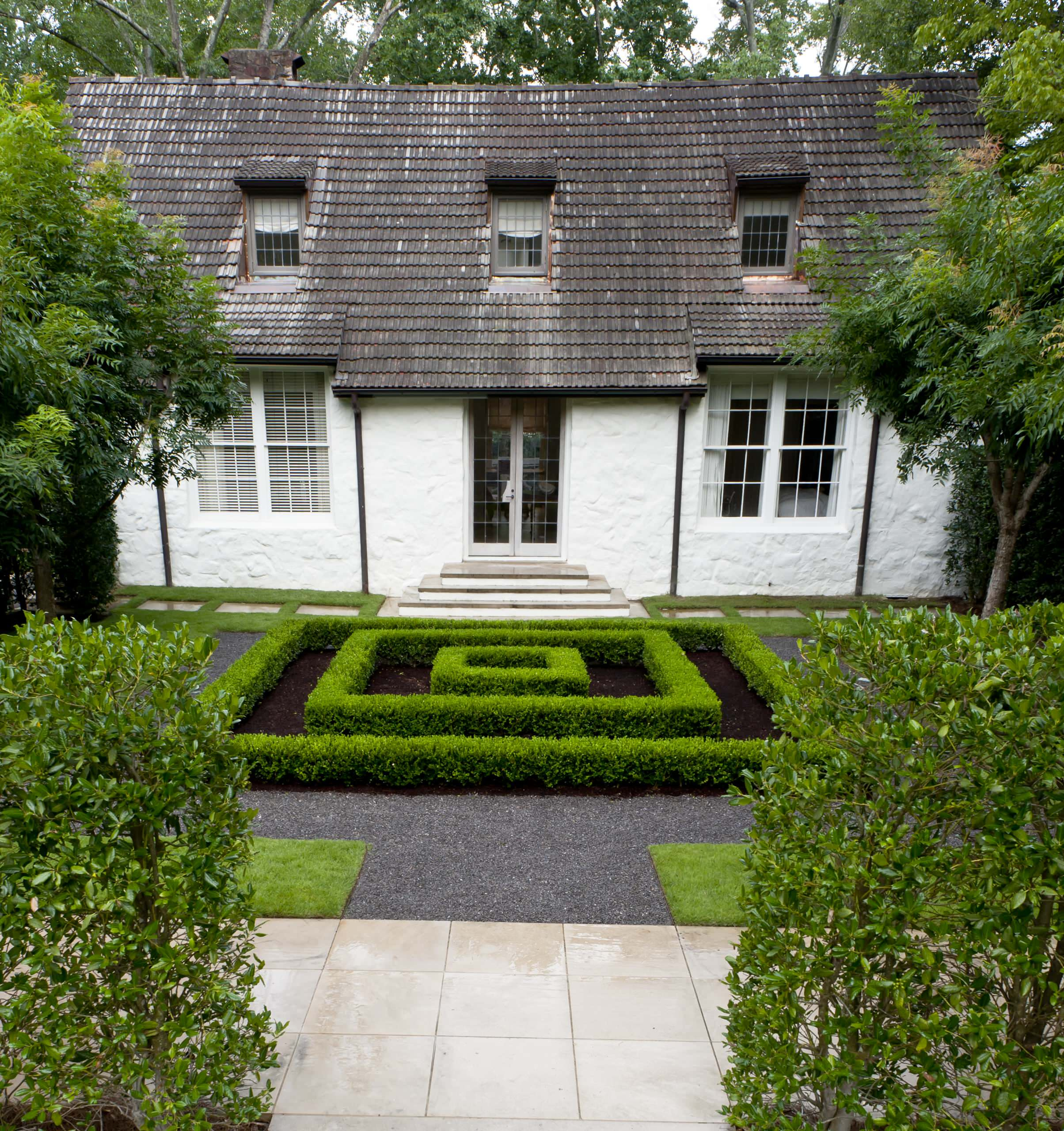 Просто фото: Стриженые кусты в регулярном саду