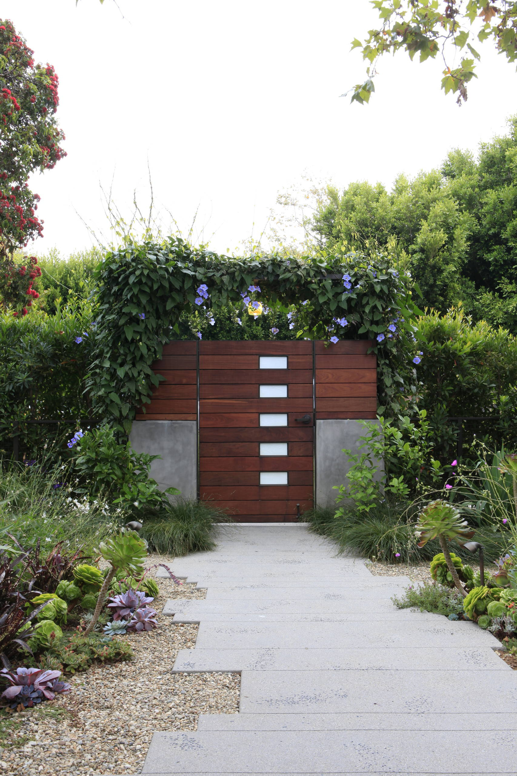 Фотоохота: 91 идея декора для калитки