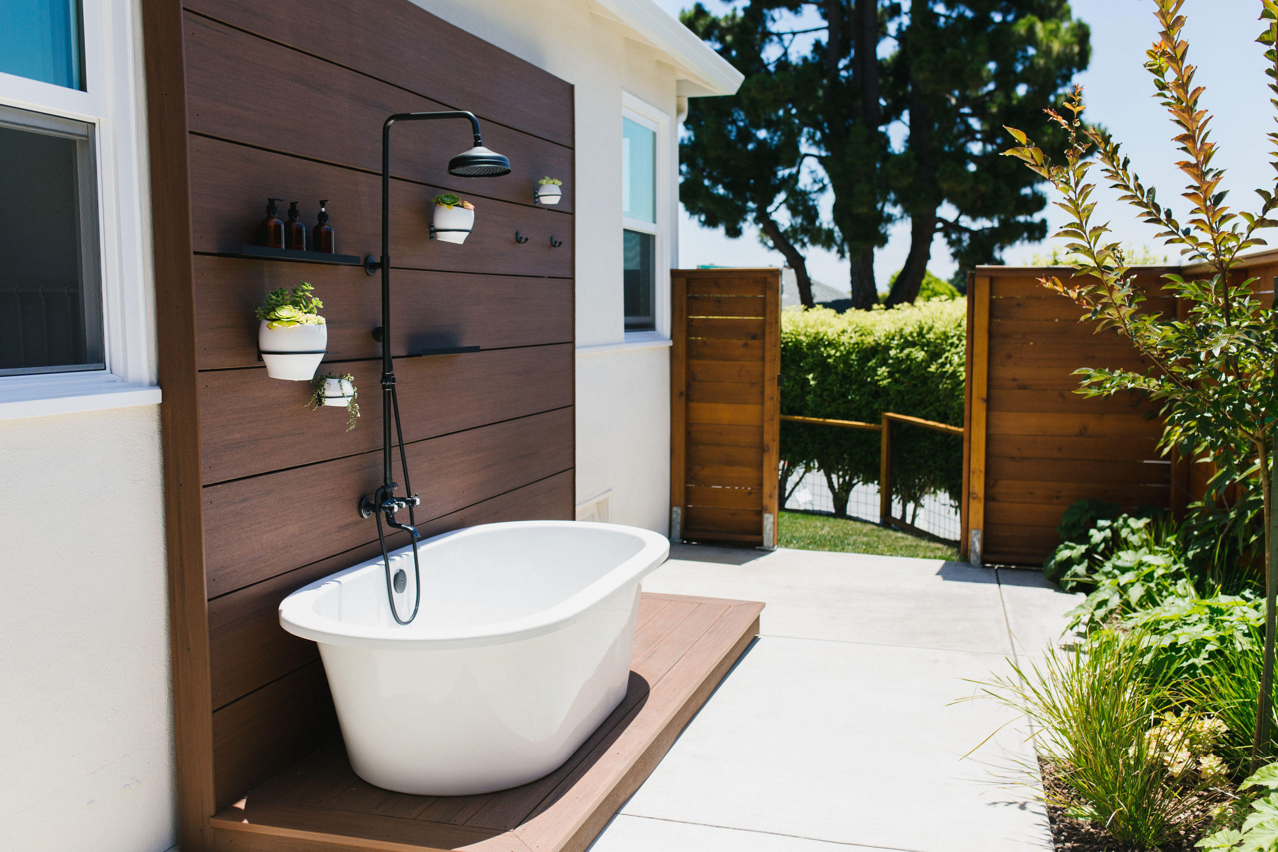 Как правильно: Обустроить узкие места на маленьком участке