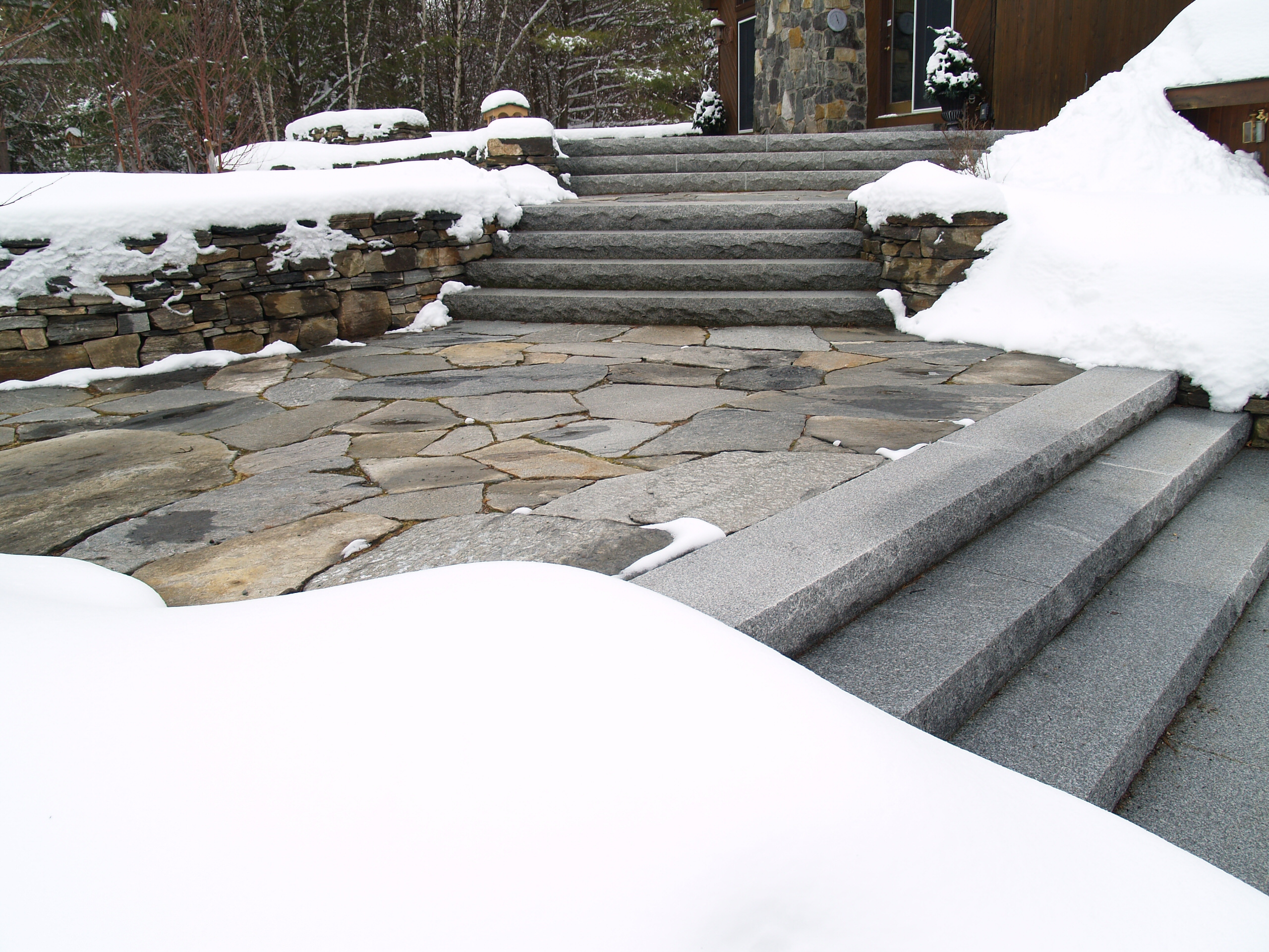 Как правильно: Решить проблему снега на участке