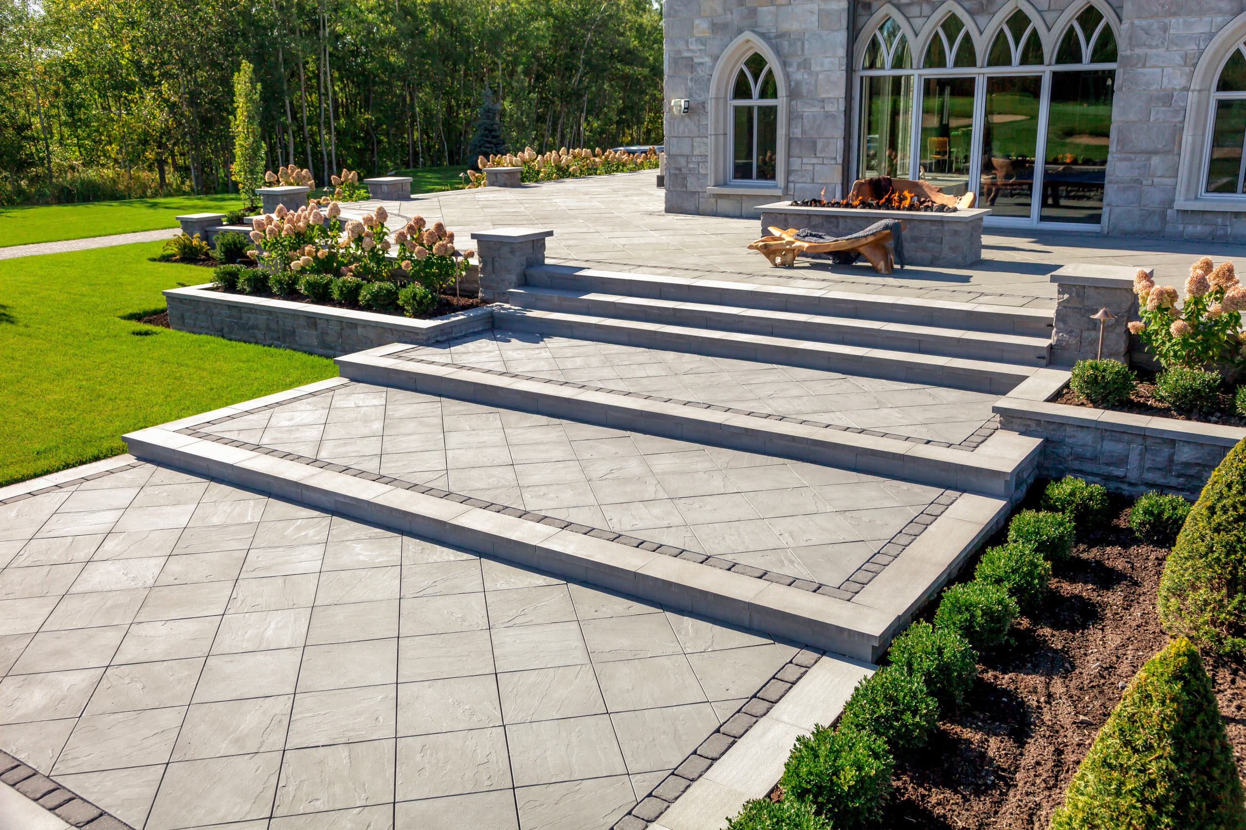 Почему так: Один сад выглядит дорого, а другой — нет