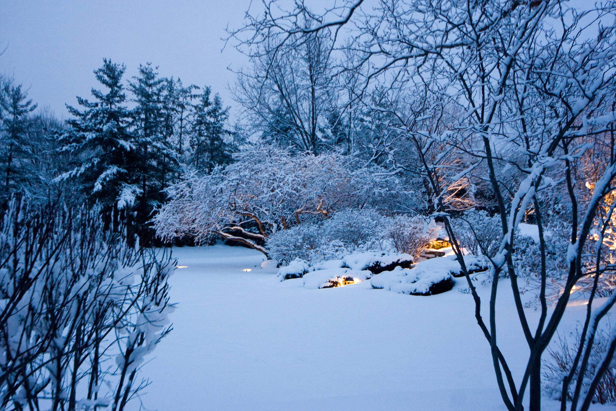 Как правильно: Решить проблему снега на участке