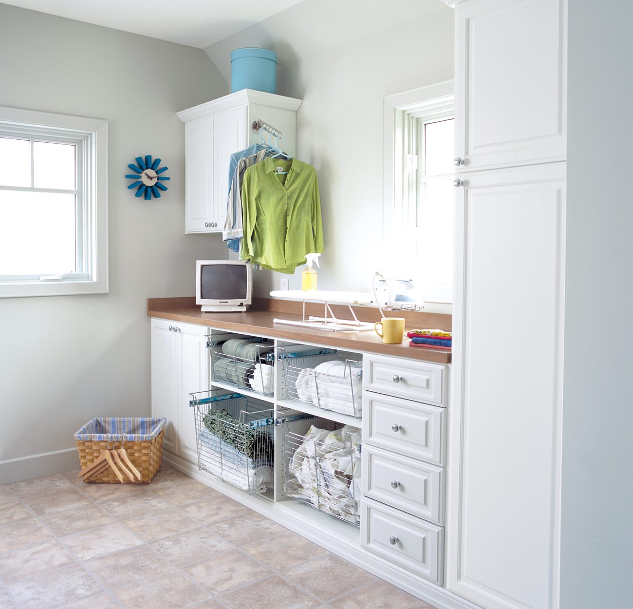 Деликатный вопрос: Где хранить белье, которое вы не успели постирать