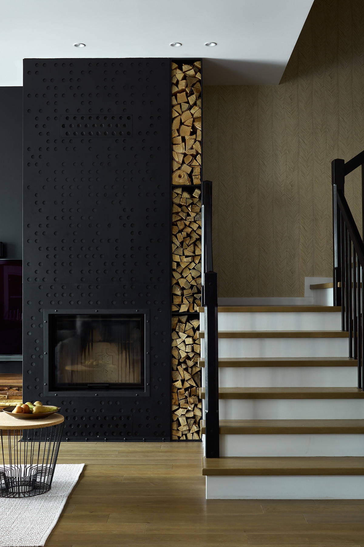 Есть вопрос: Зачем камину стекло