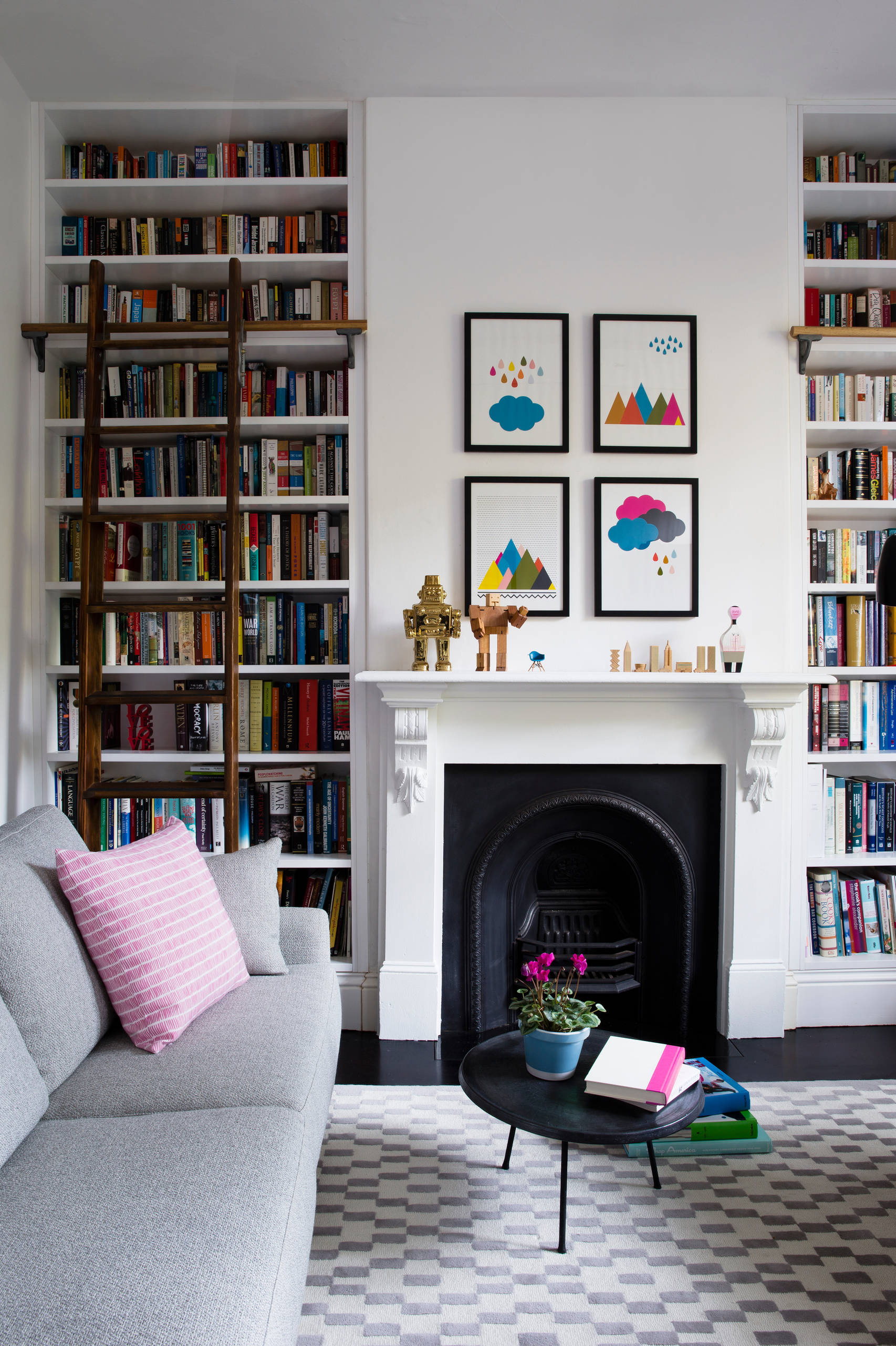 16 неожиданных вещей, которыми вы даже не думали украшать камин