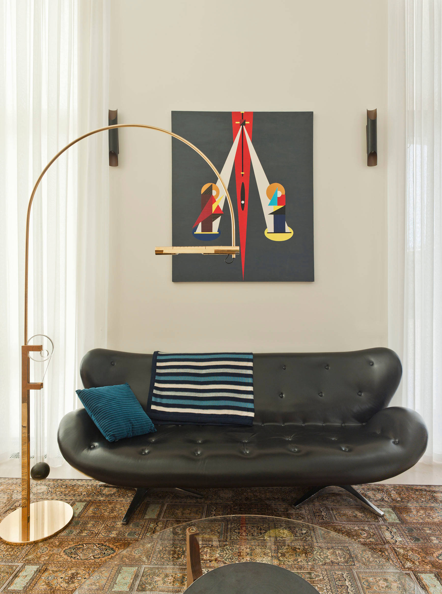 Новый свет: как нетривиально использовать светильники в интерьере