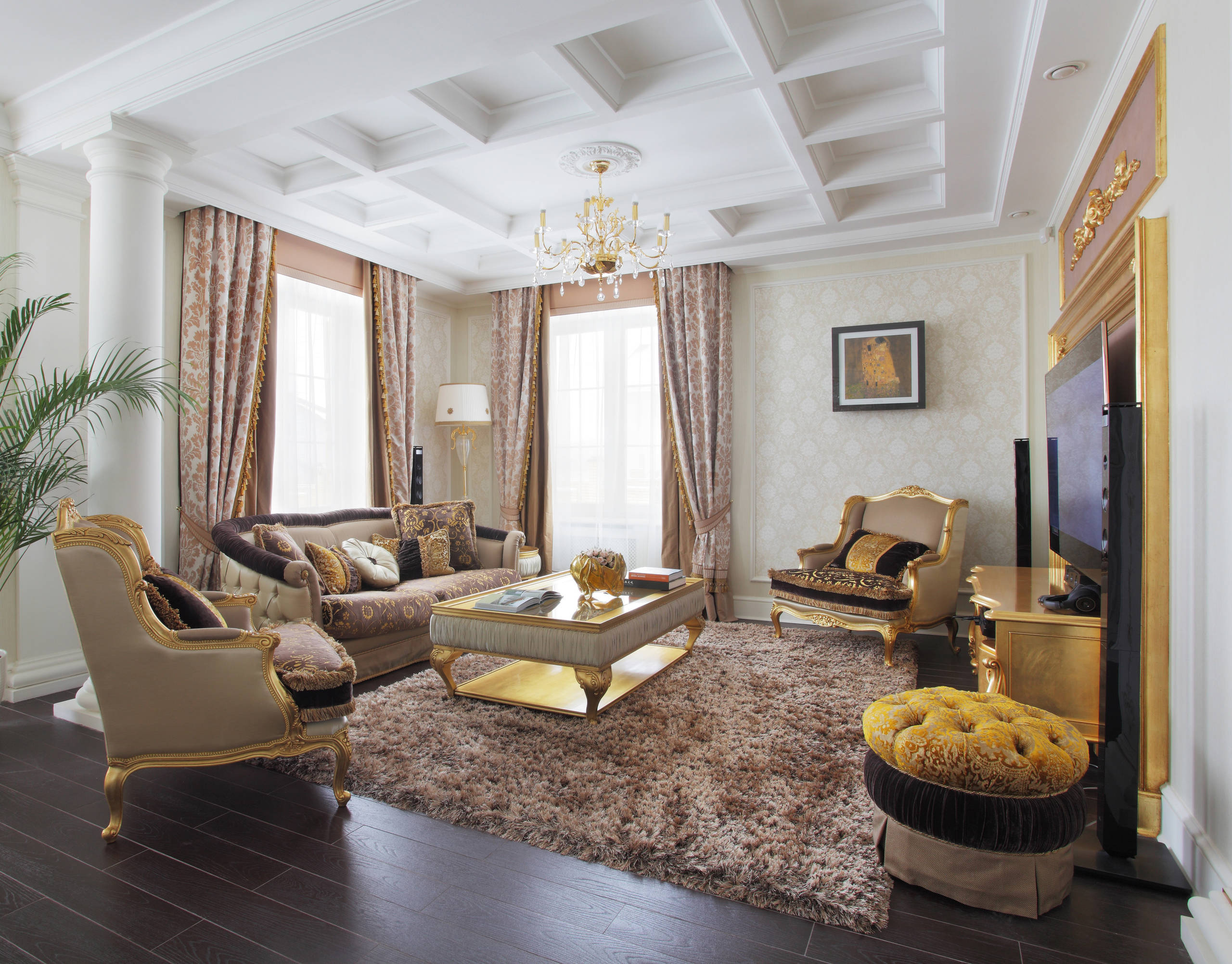 Дизайн потолка в зале