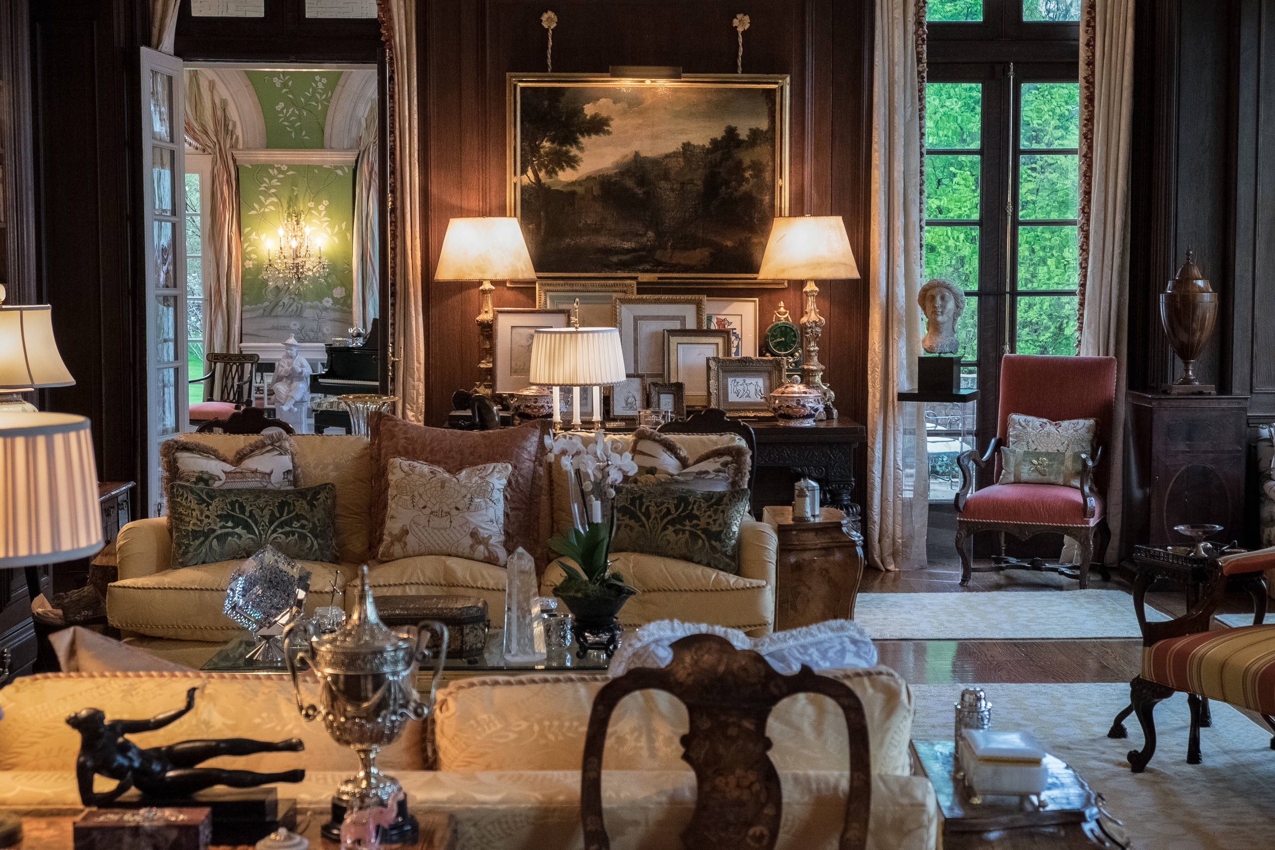 Остров винтажных сокровищ: Как отличить хорошую вещь от барахла