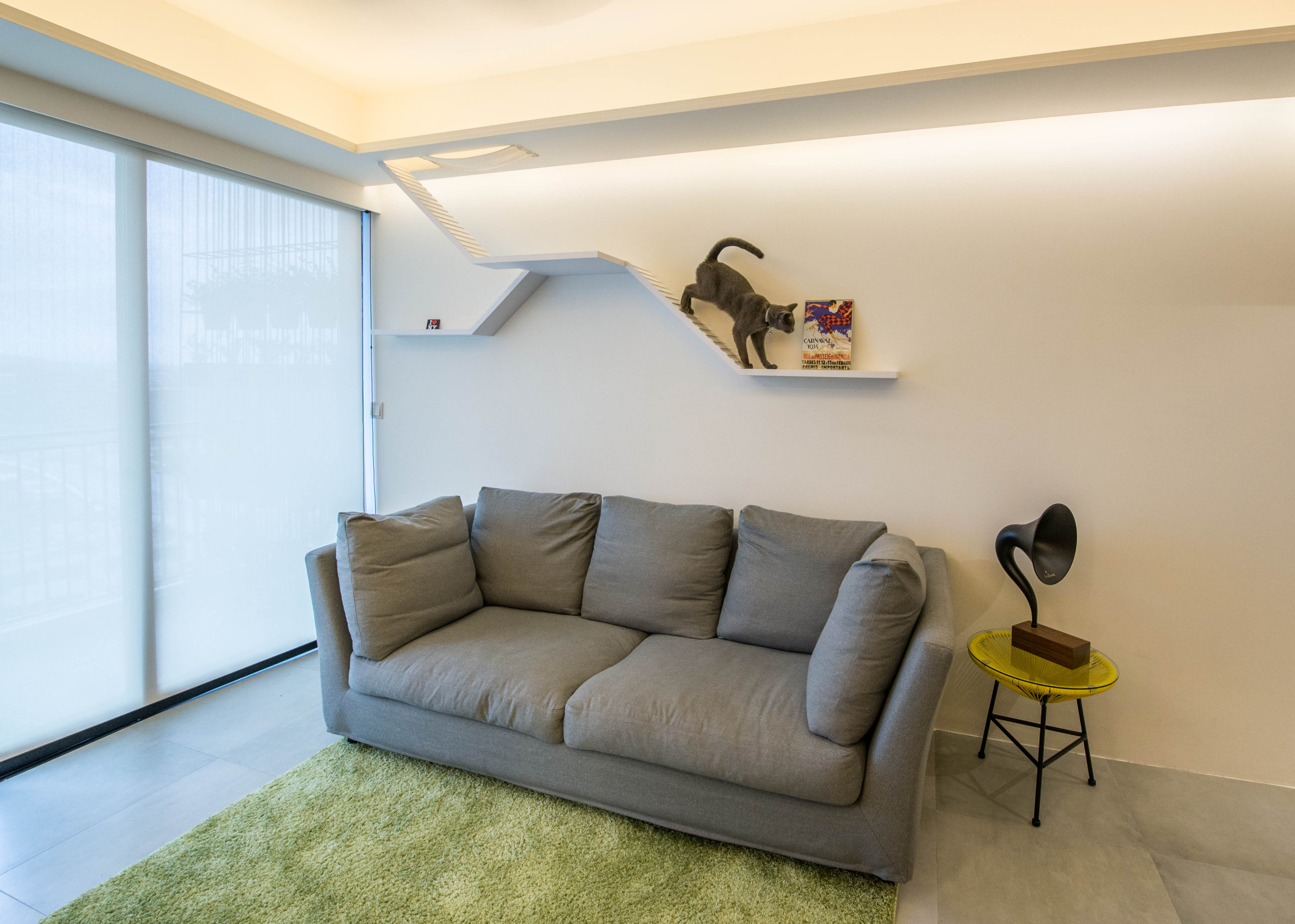 Фотоохота: 21 пример, когда кошки дизайну не помеха