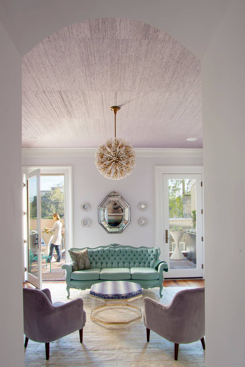 Инструкция Houzz: Как клеить обои на потолок