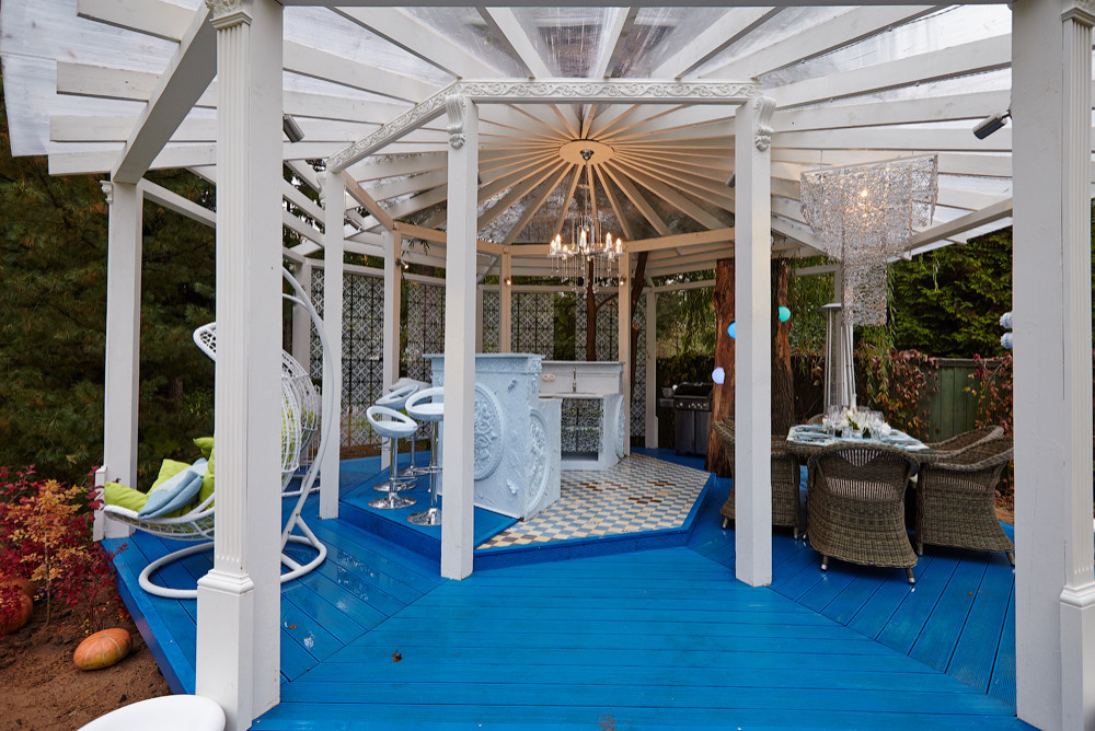 Проект недели: Беседка-кухня с лепниной и ажурными ширмами