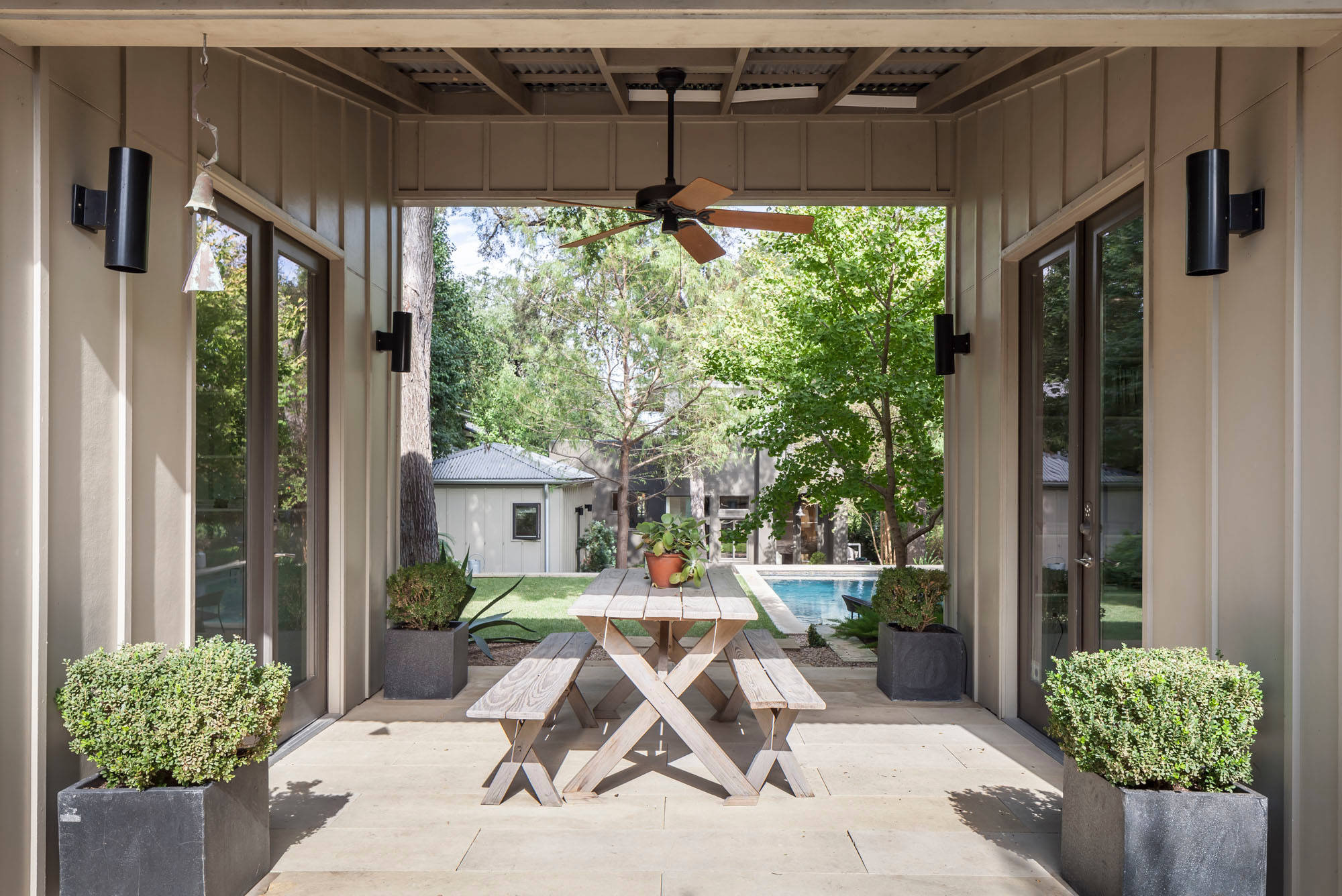 Просто фото: 15 домов со сквозным проходом