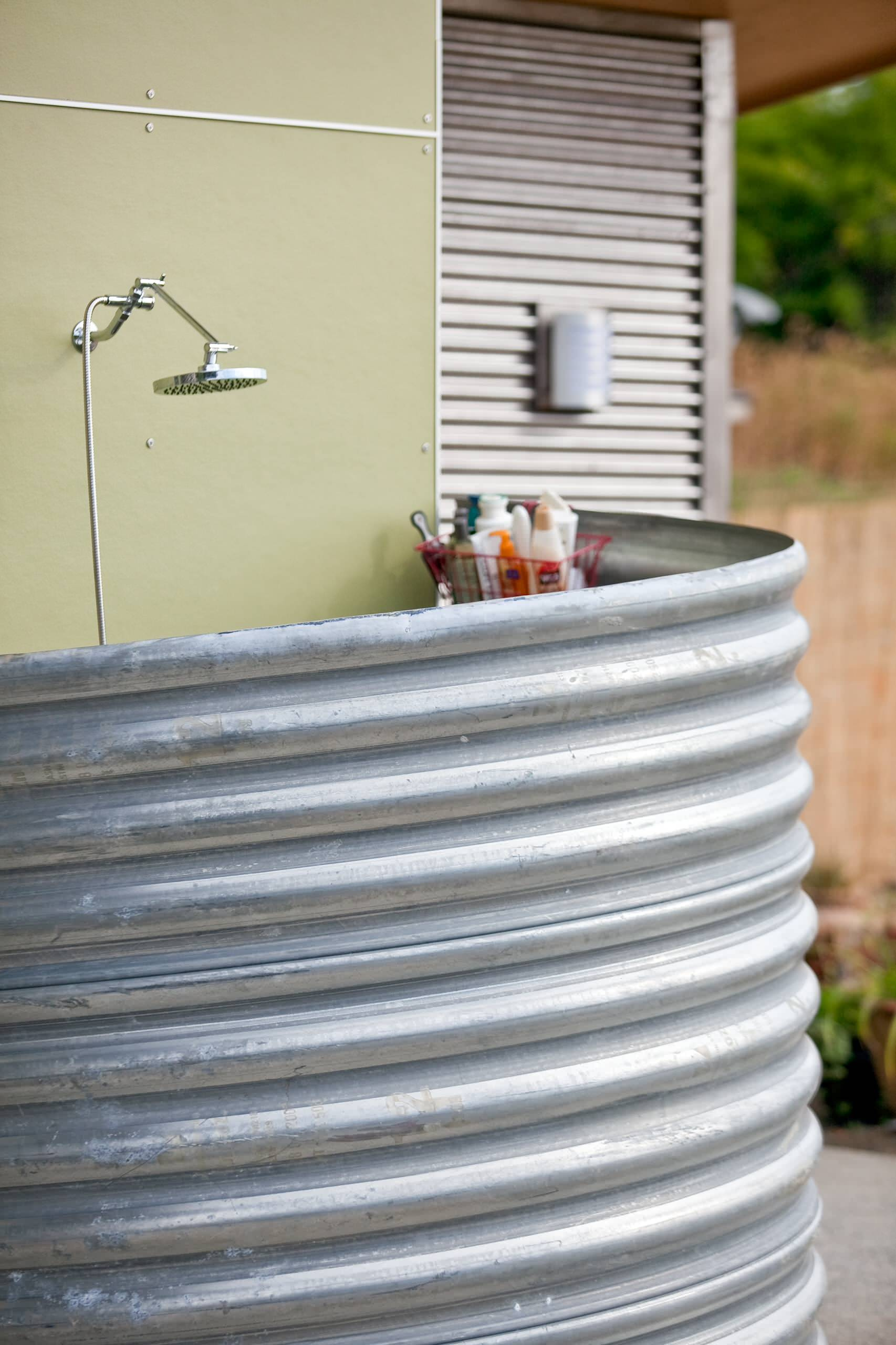 Фотоохота: 42 идеи для душа на даче