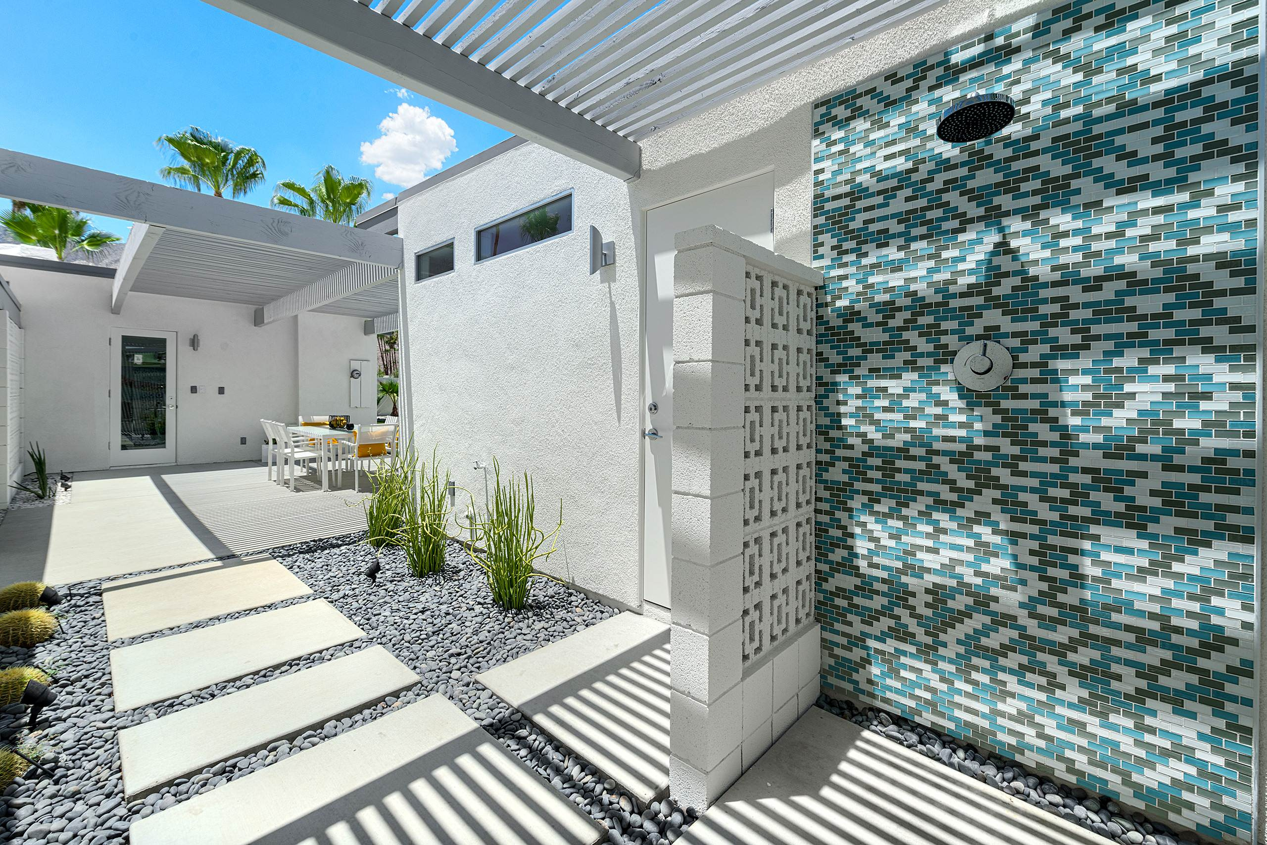 Фотоохота: 42 идеи для душа на даче