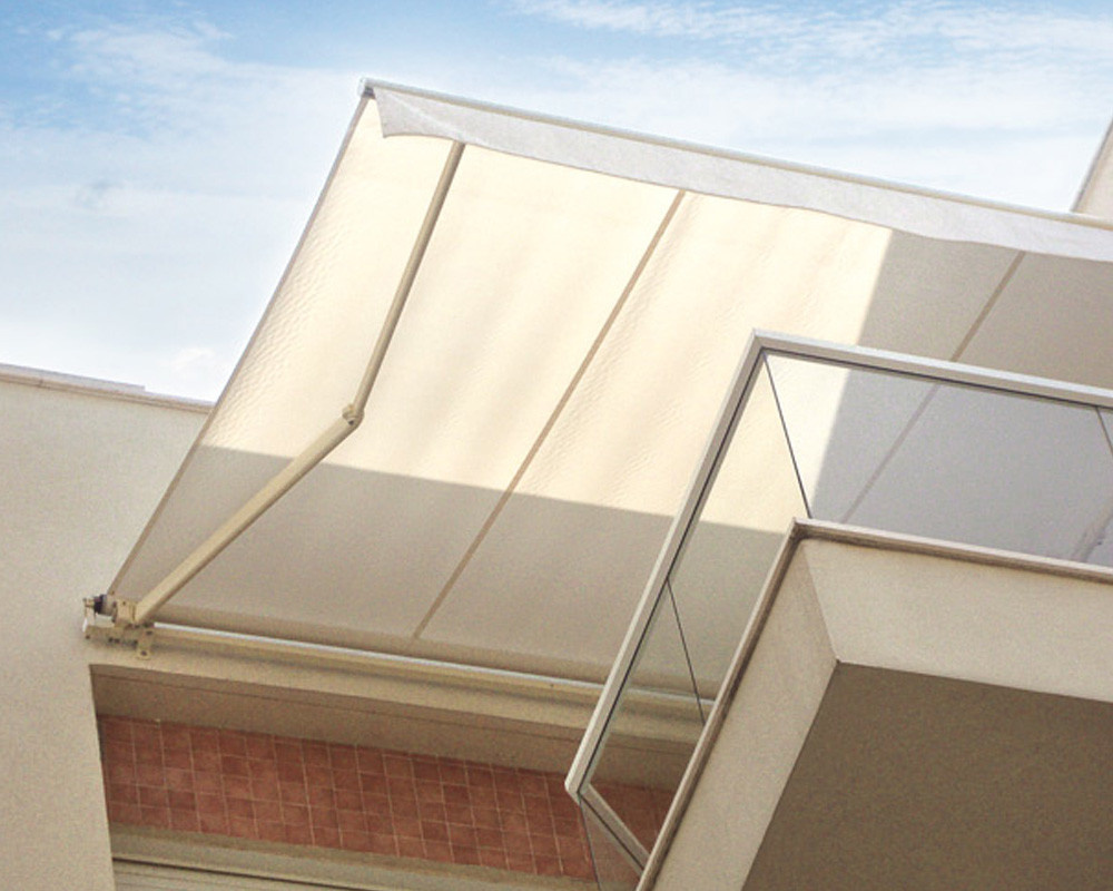 В поисках тени: Как защитить себя и ремонт от палящего солнца