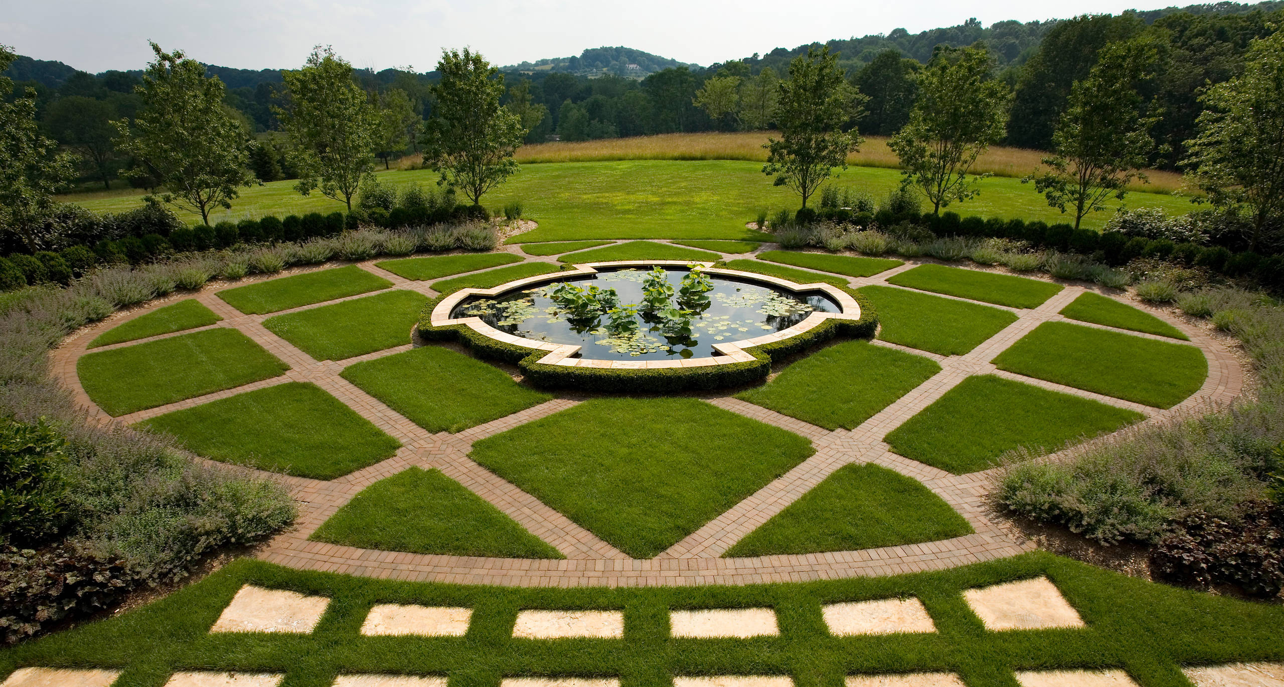 Фотоохота: «Рисунки» по газону — 18 идей