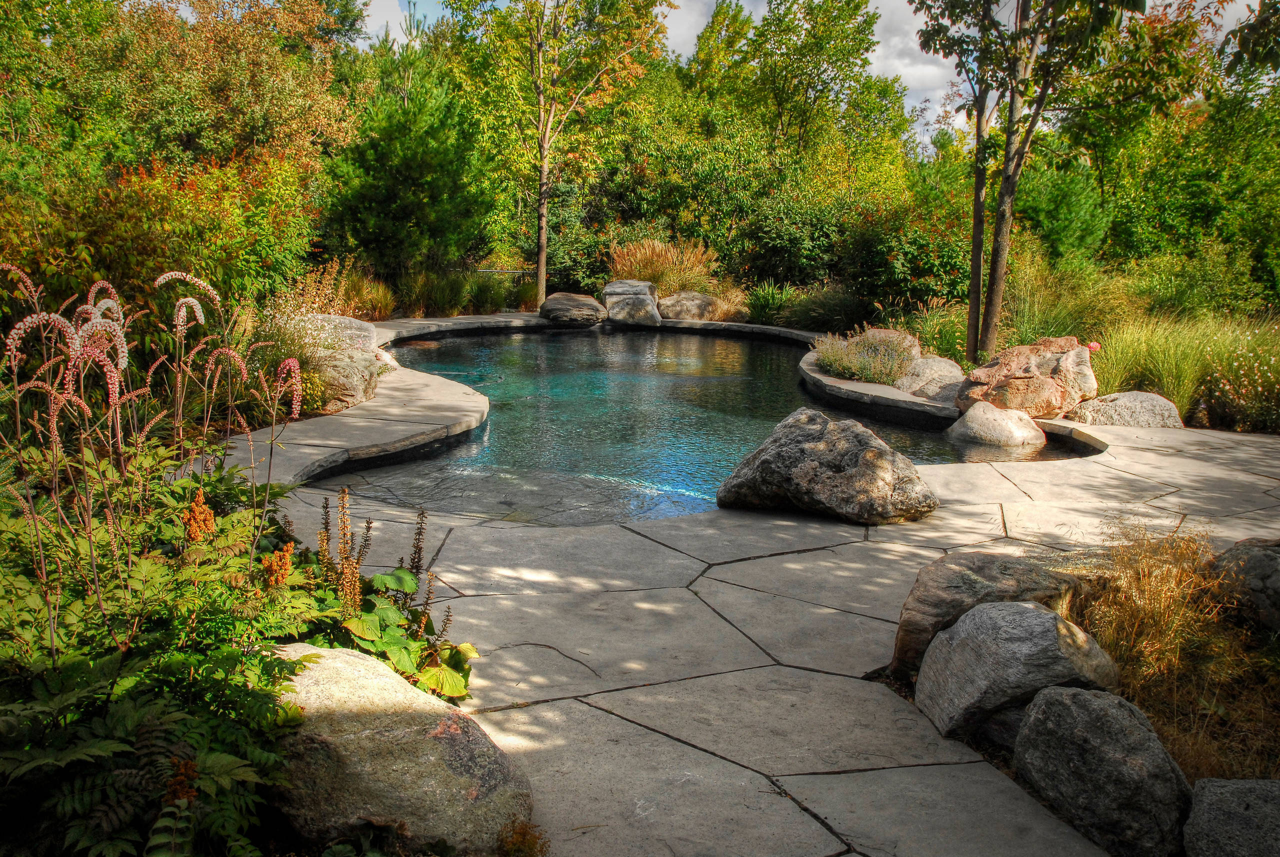 Дизайн-дебаты: Какие ландшафтные работы априори дороги