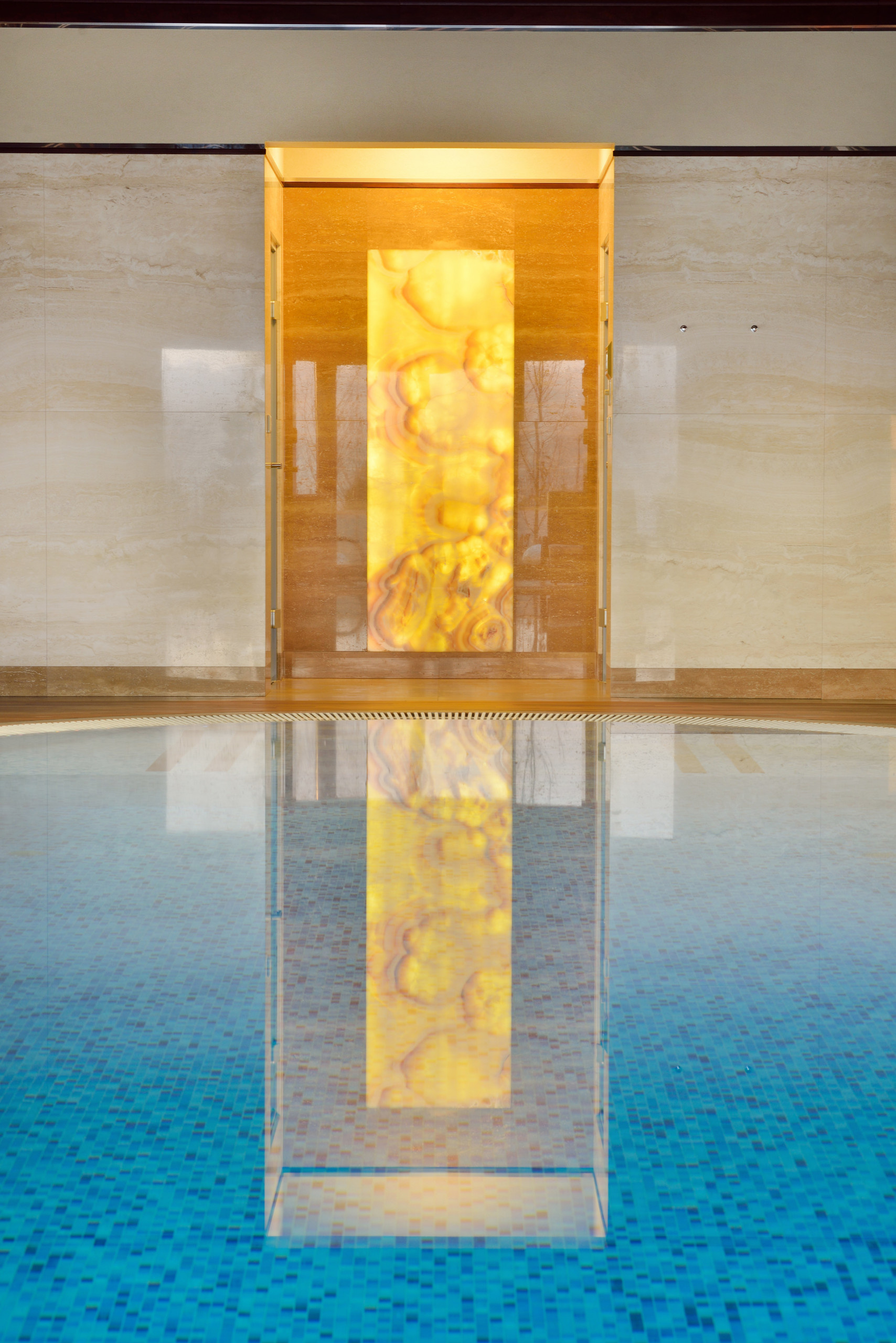 Дизайн-дебаты: Верят ли дизайнеры в хромо- и светотерапию