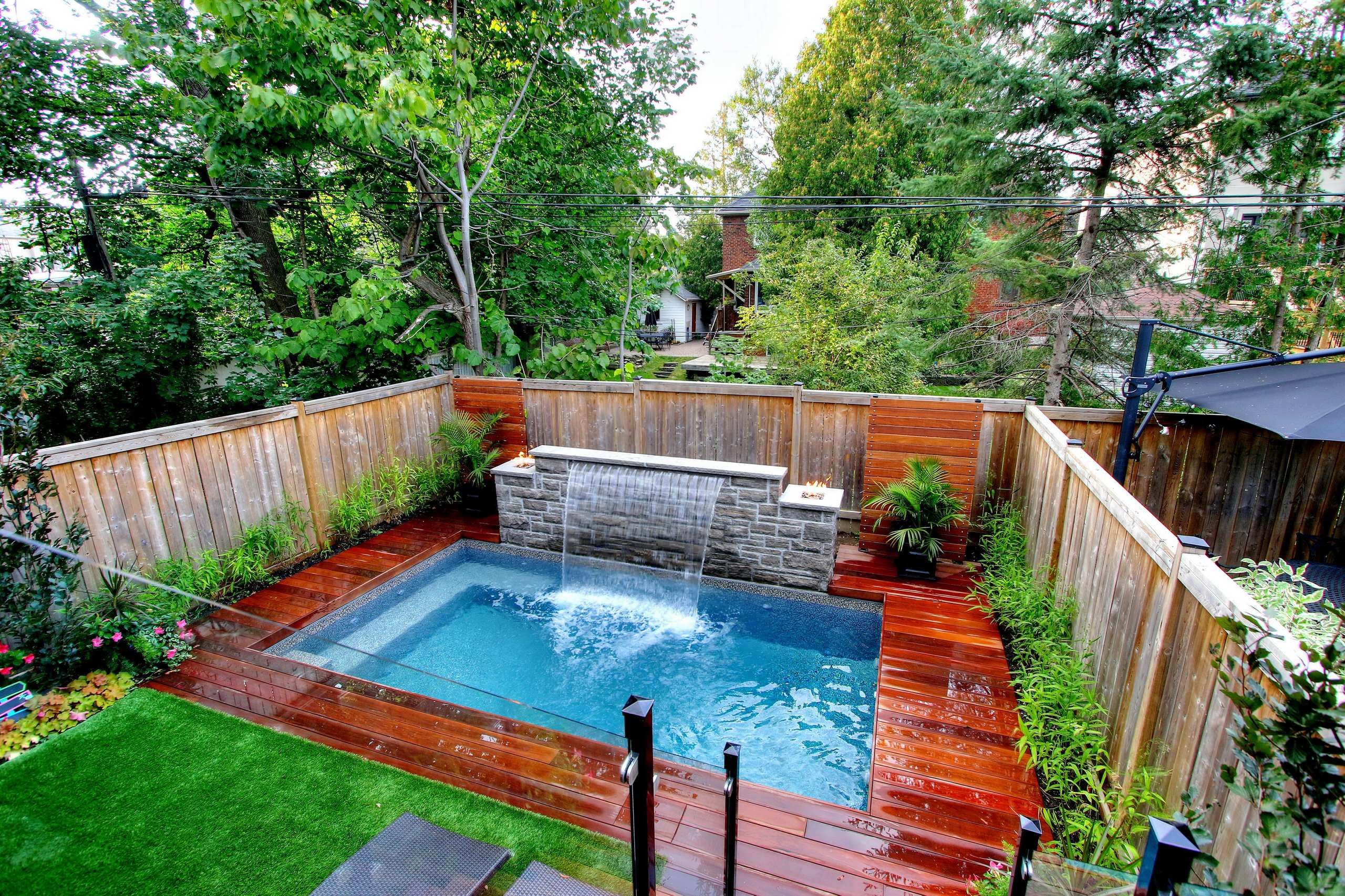 Фотоохота: 49 способов найти место бассейну на шести сотках