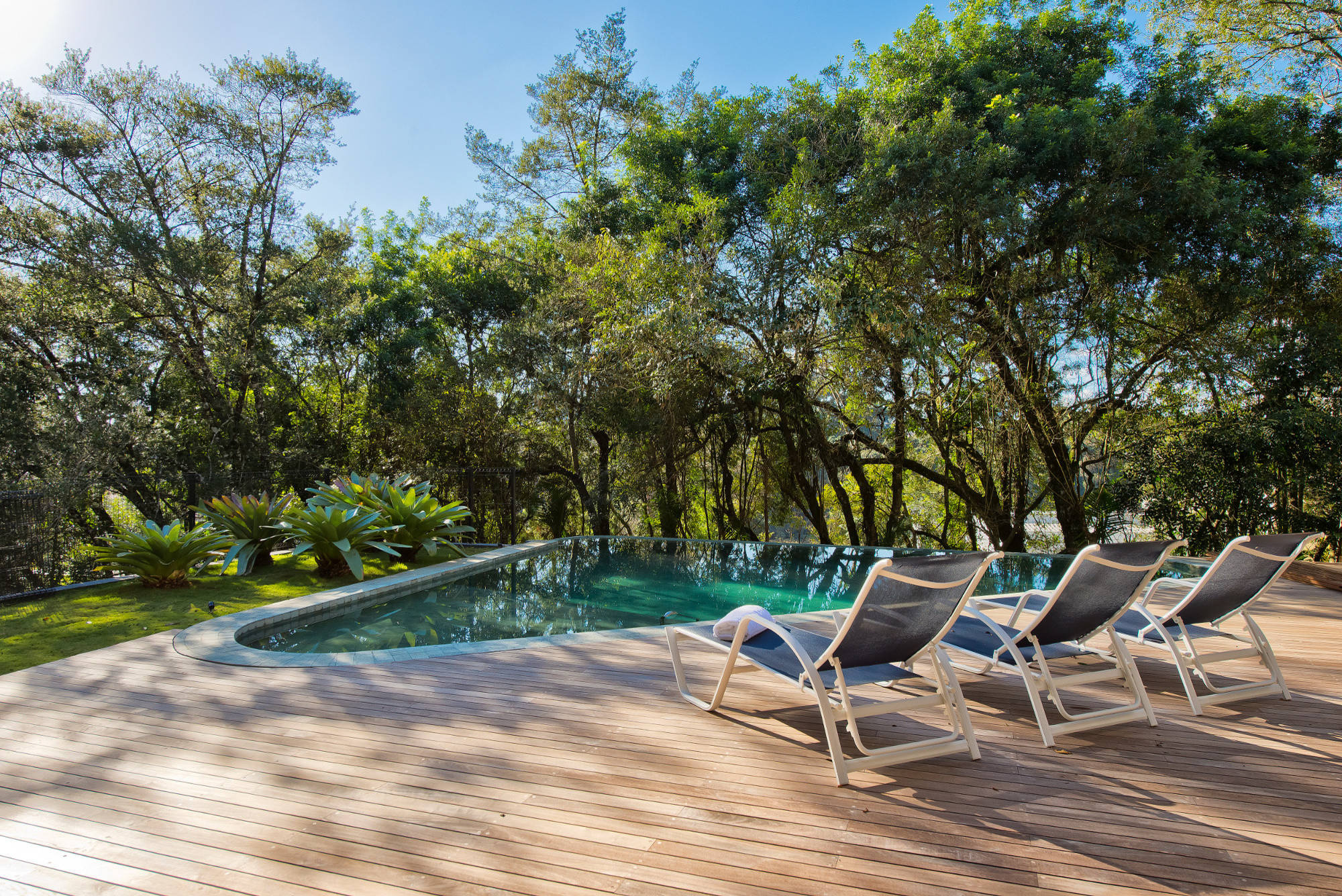 Фотоохота: 49 способов найти место бассейну на шести сотках