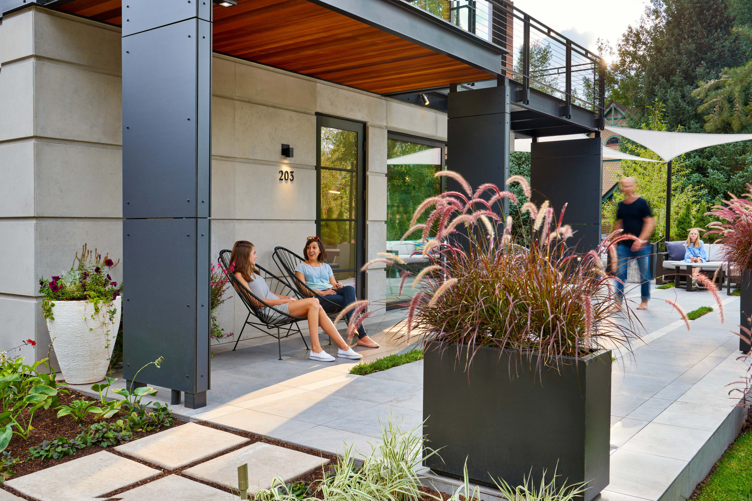 Фотоохота: 20 веранд с красивой защитой от любопытных глаз