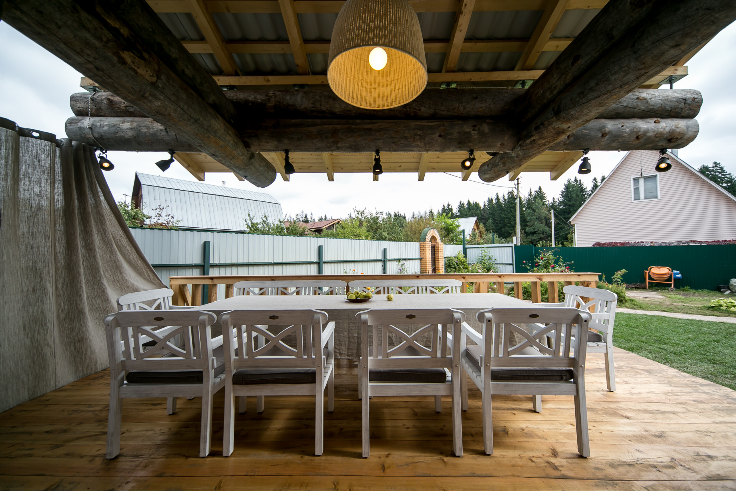 Проект недели: Парящая терраса-беседка из седой карельской сосны