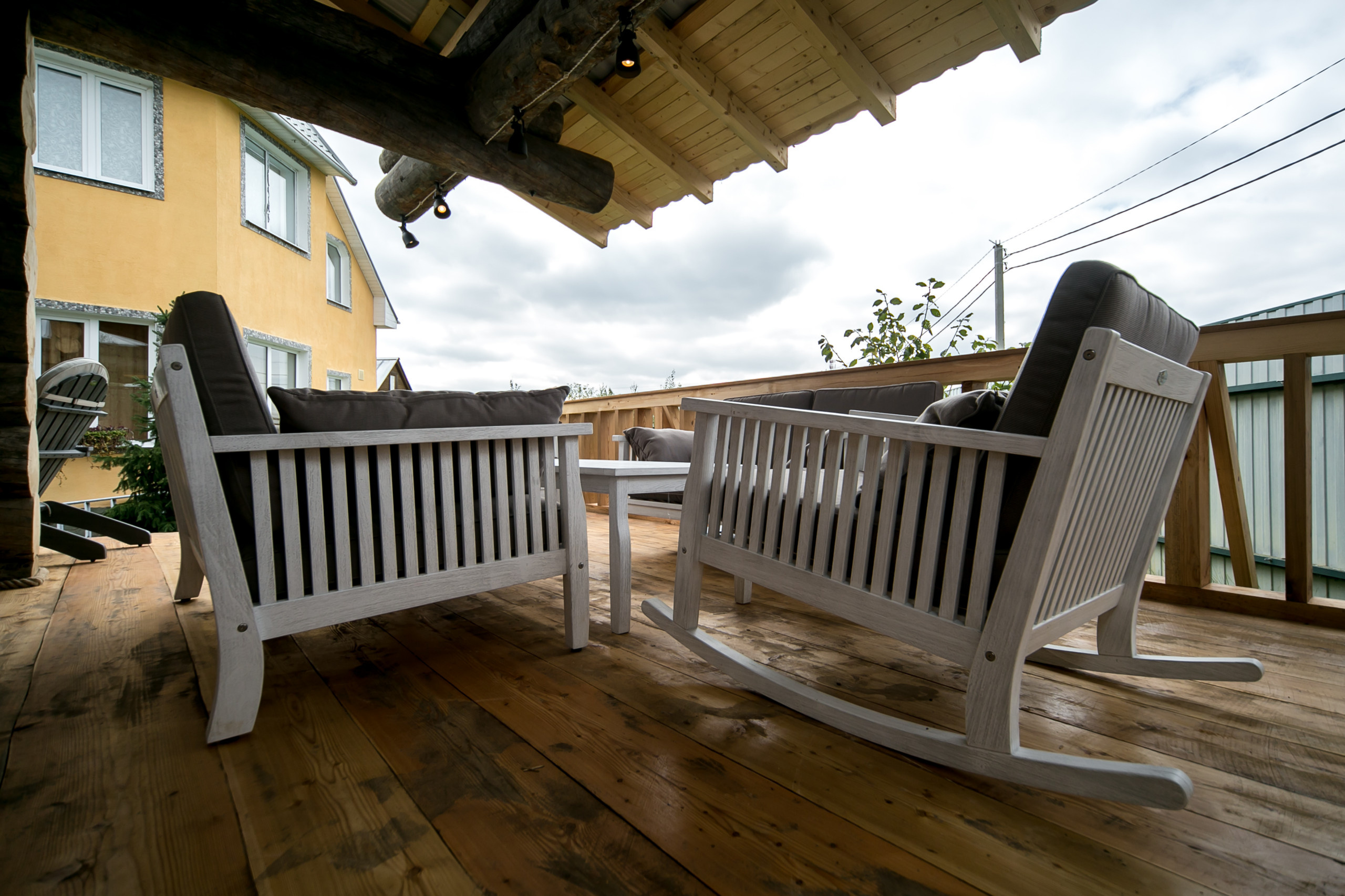 Проект недели: Парящая терраса-беседка из седой карельской сосны