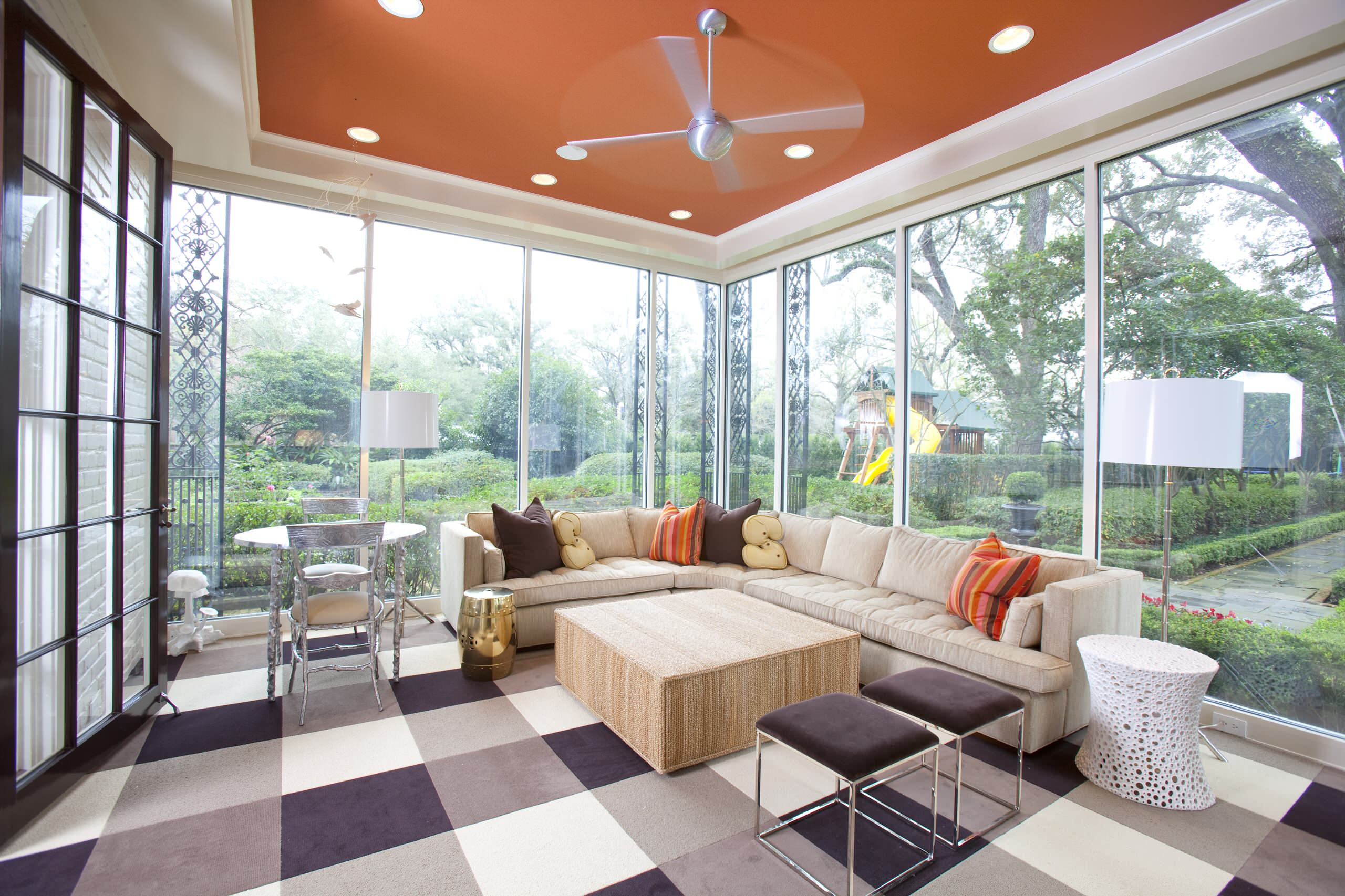 Дизайн-дебаты: Когда стоит сделать потолок цветным